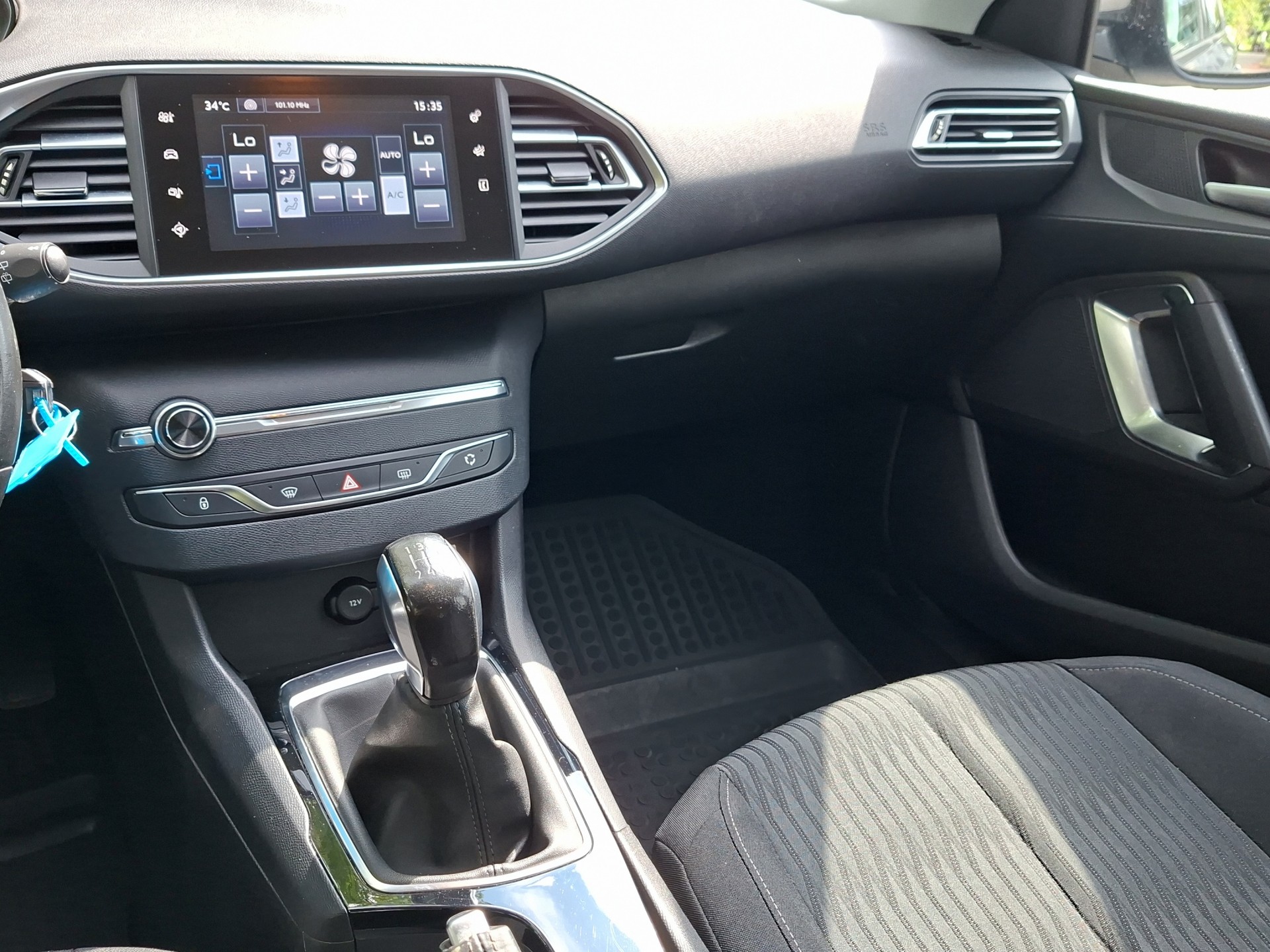 PEUGEOT 308 1.2 THP Style-image-12