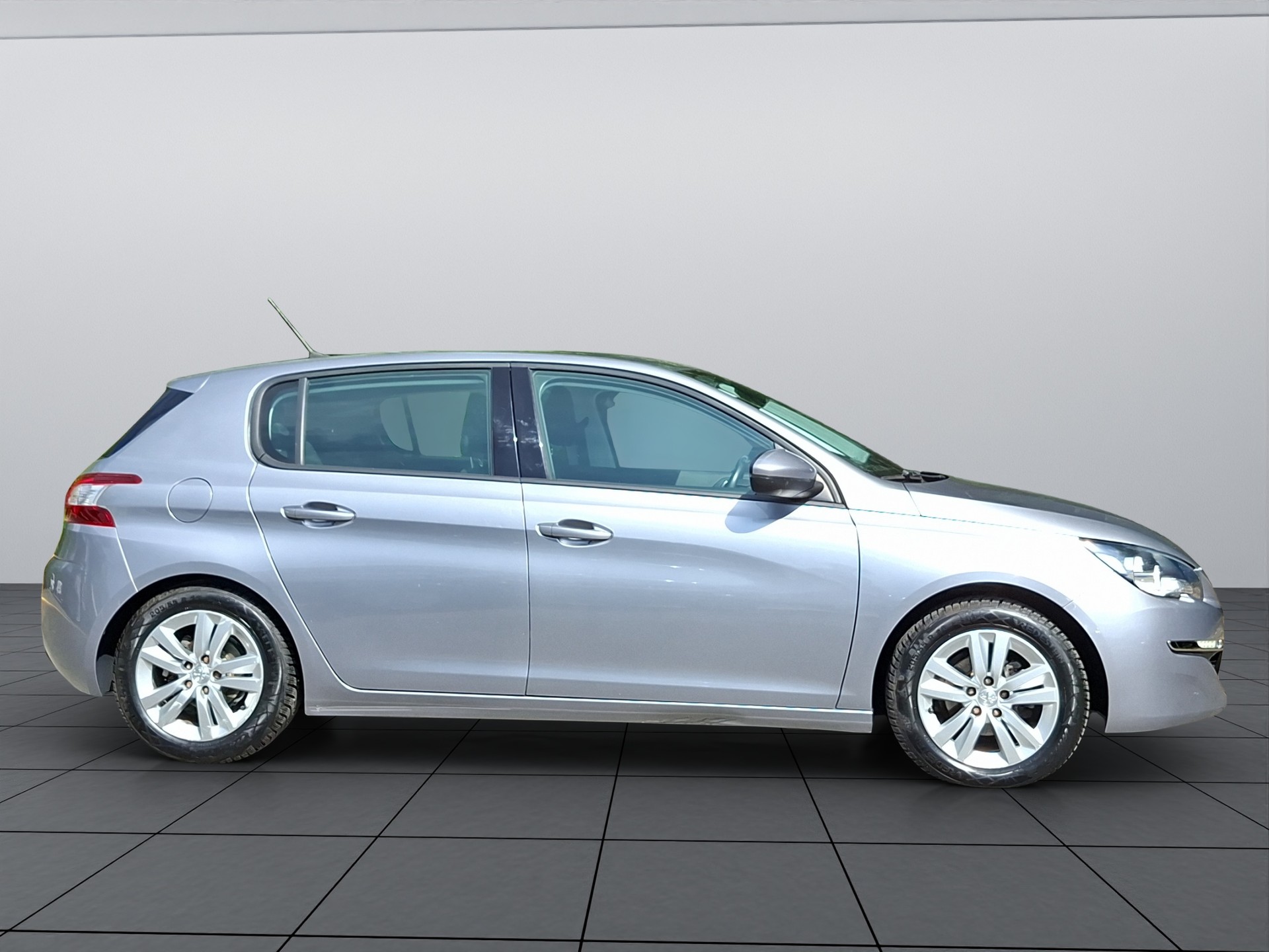 PEUGEOT 308 1.2 THP Style-image-6