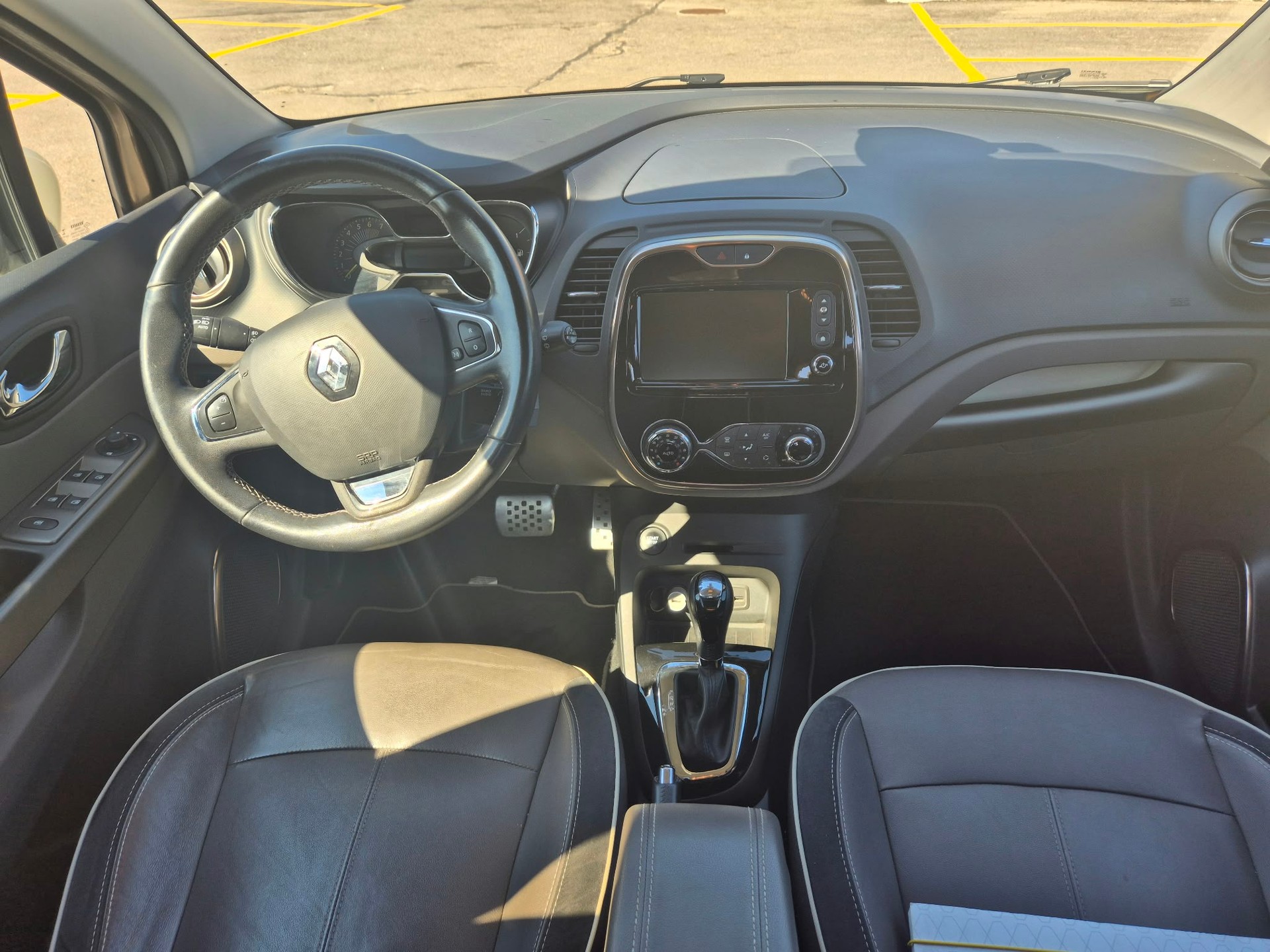 RENAULT 1.2 TCe Iconic EDC S/S-image-3