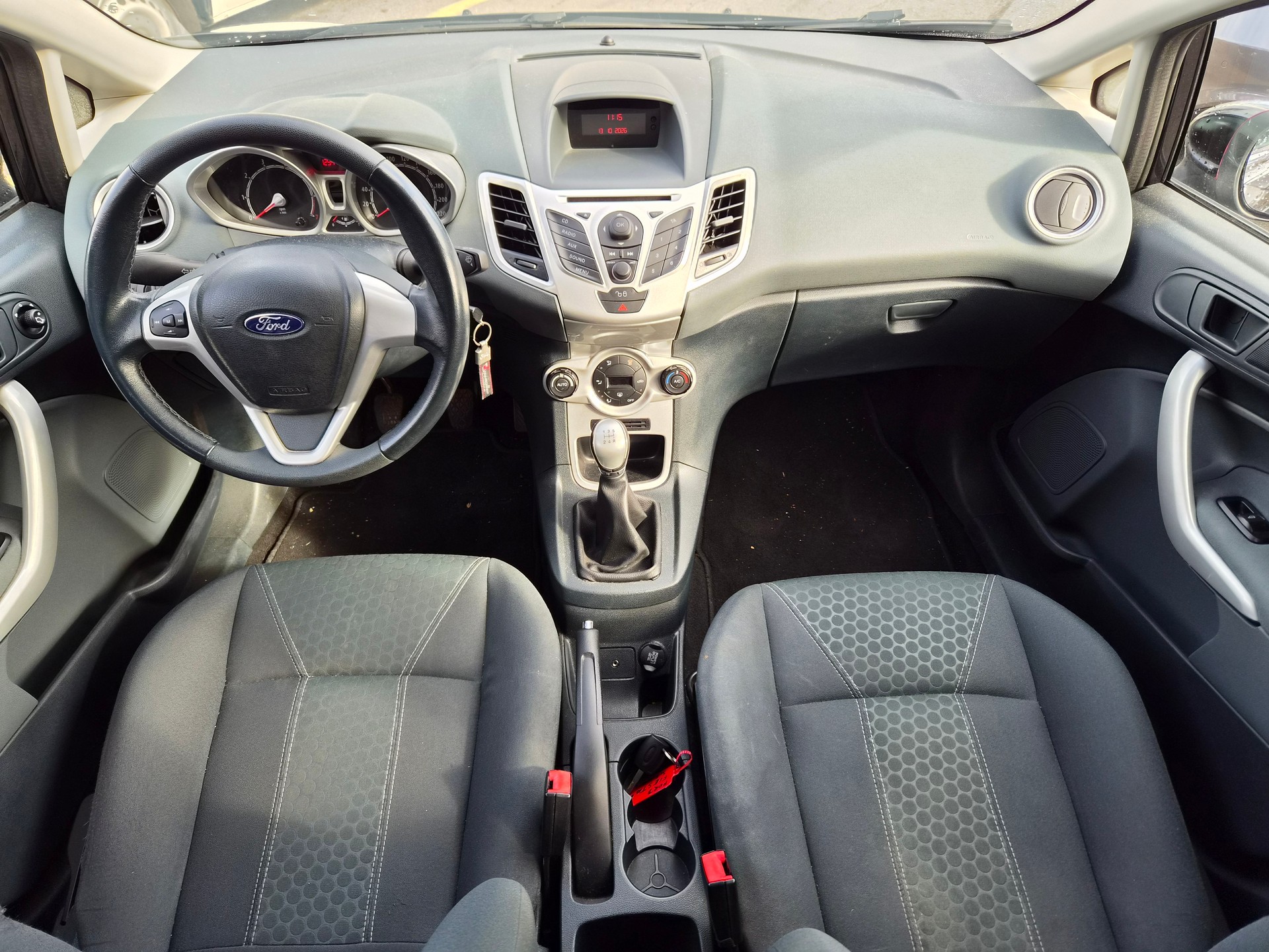 FORD Fiesta 1.6 16V Titanium-image-10