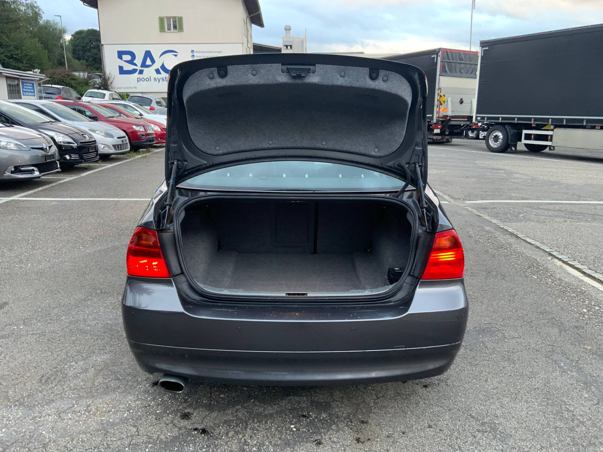 BMW 320i Steptronic-image-6