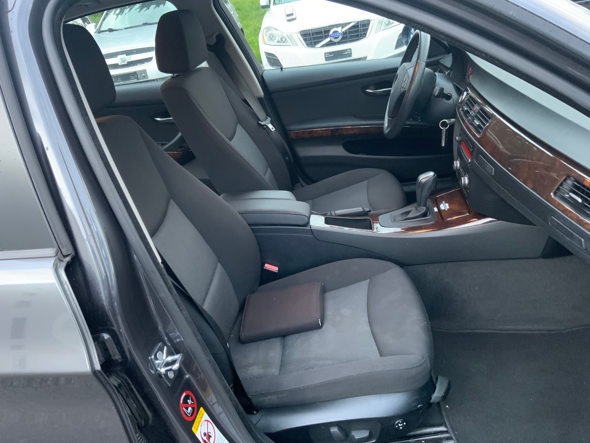 BMW 320i Steptronic-image-11