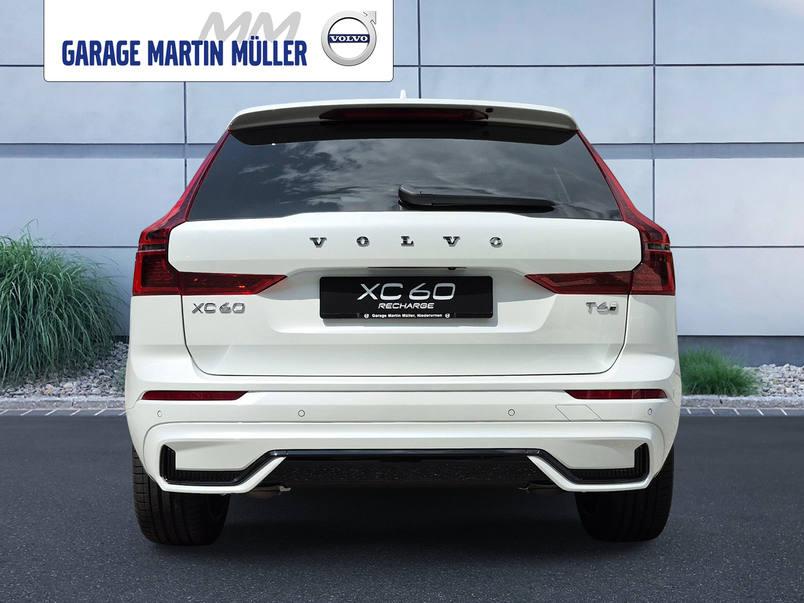 VOLVO XC60 2.0 T6 TE Ultra Dark eAWD-showroom-element-3