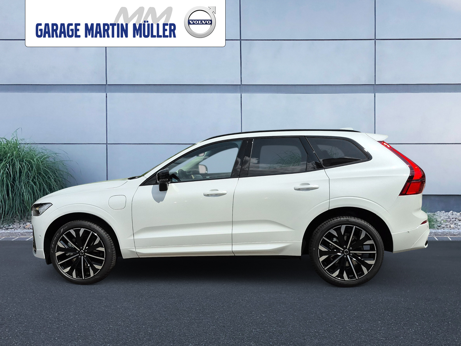 VOLVO XC60 2.0 T6 TE Ultra Dark eAWD-showroom-element-1