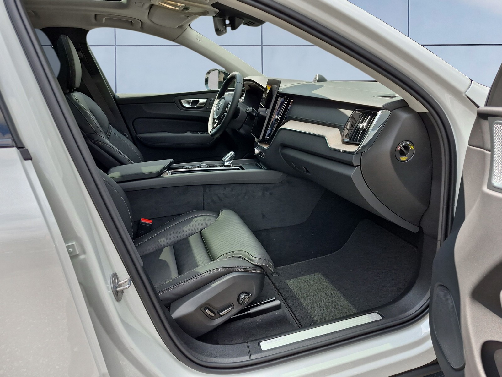 VOLVO XC60 2.0 T6 TE Ultra Dark eAWD-image-12