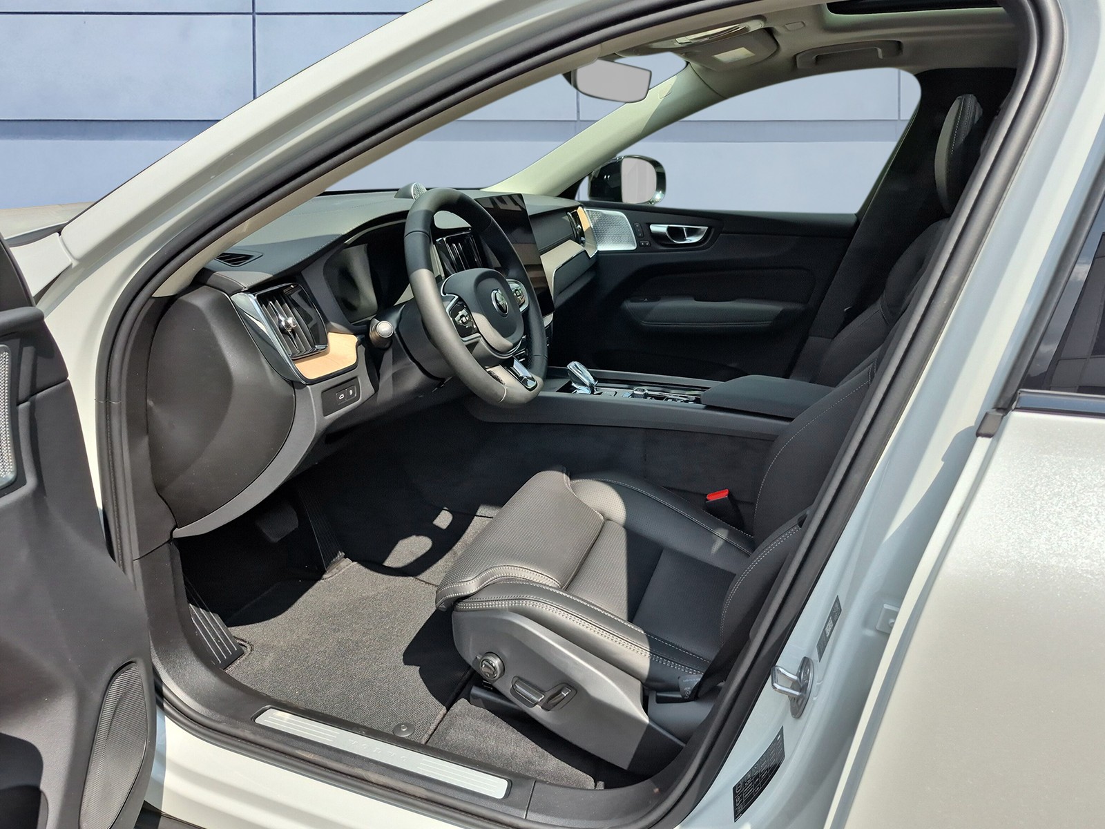 VOLVO XC60 2.0 T6 TE Ultra Dark eAWD-image-9