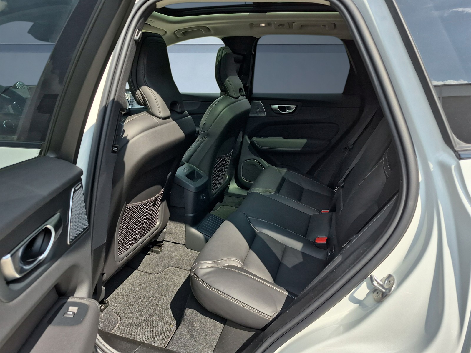 VOLVO XC60 2.0 T6 TE Ultra Dark eAWD-image-14