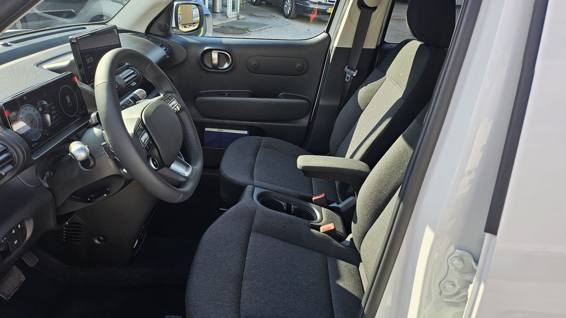 HYUNDAI Inster 49kWh Amplia-image-6