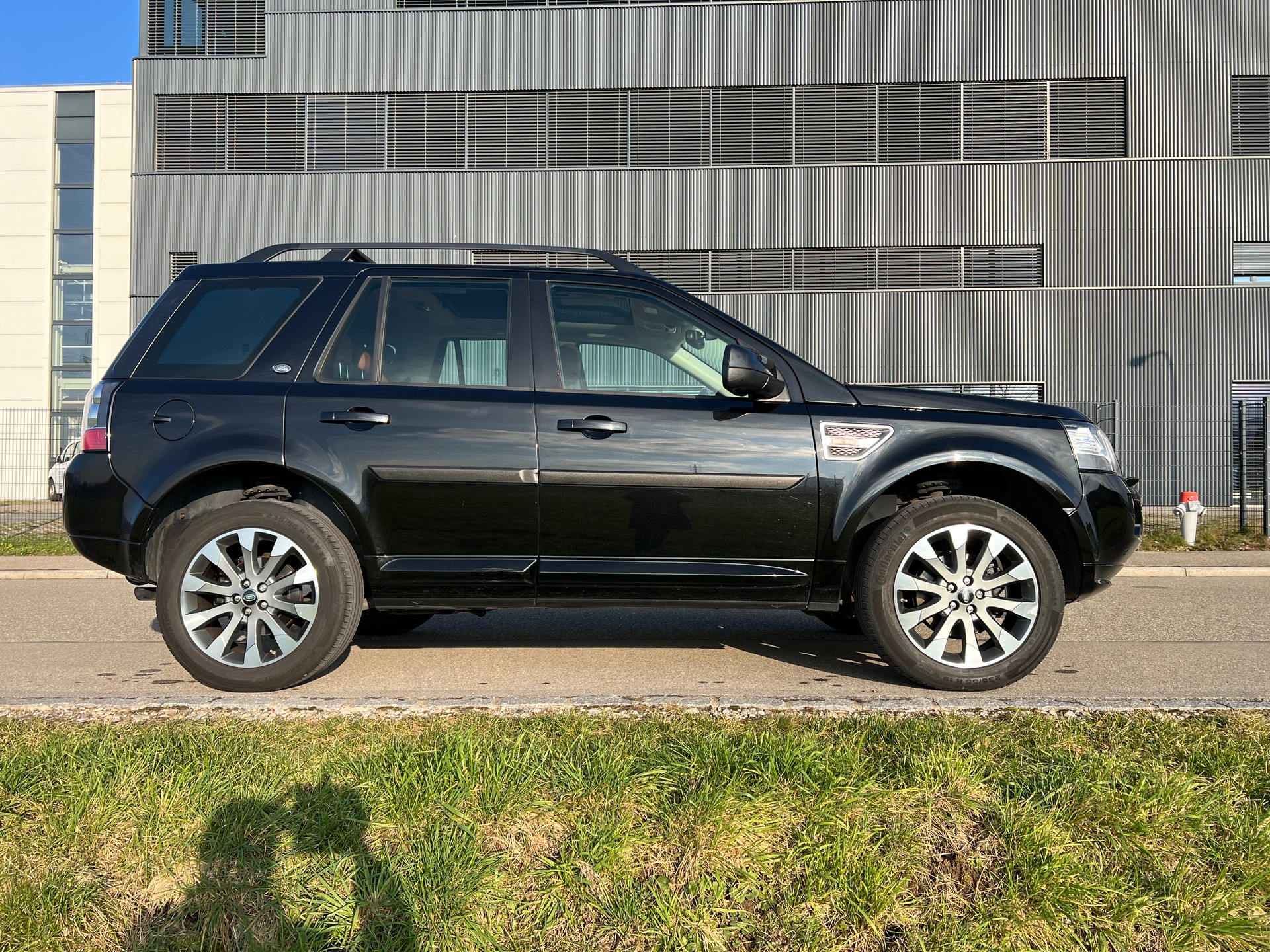LAND ROVER Freelander 2.0 HSE Luxury Automatic-image-8