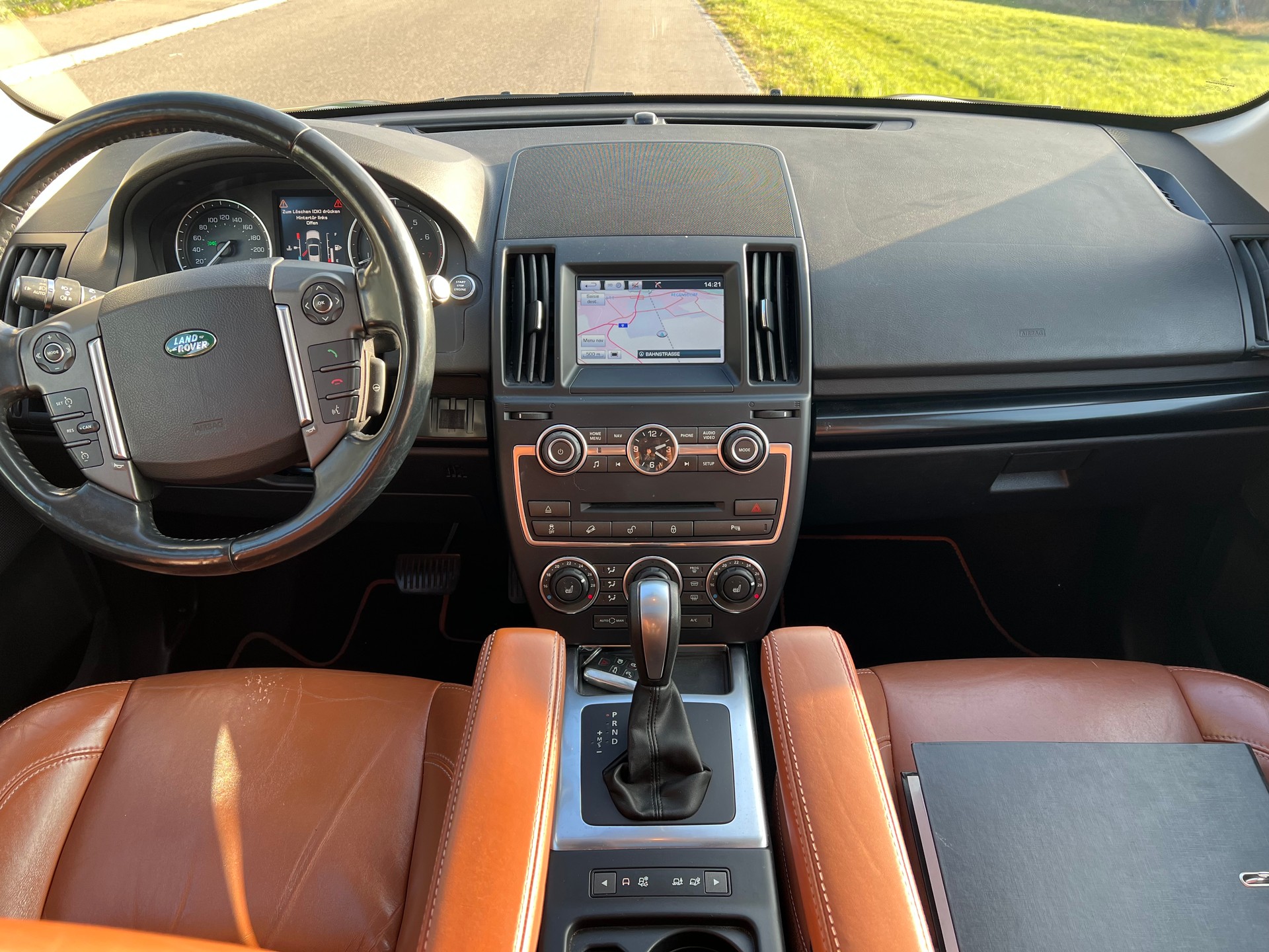 LAND ROVER Freelander 2.0 HSE Luxury Automatic-image-10
