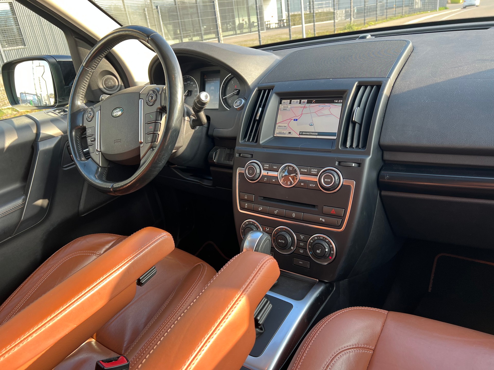 LAND ROVER Freelander 2.0 HSE Luxury Automatic-image-11