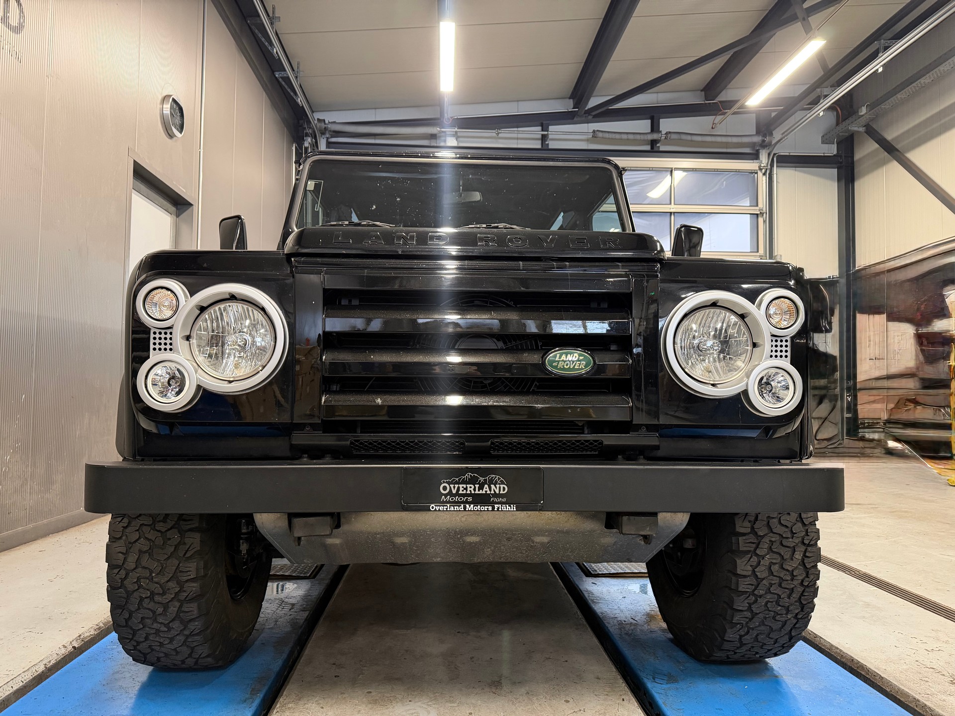 LAND ROVER Defender 110 SW 2.4Tdc Black Pearl-image-7