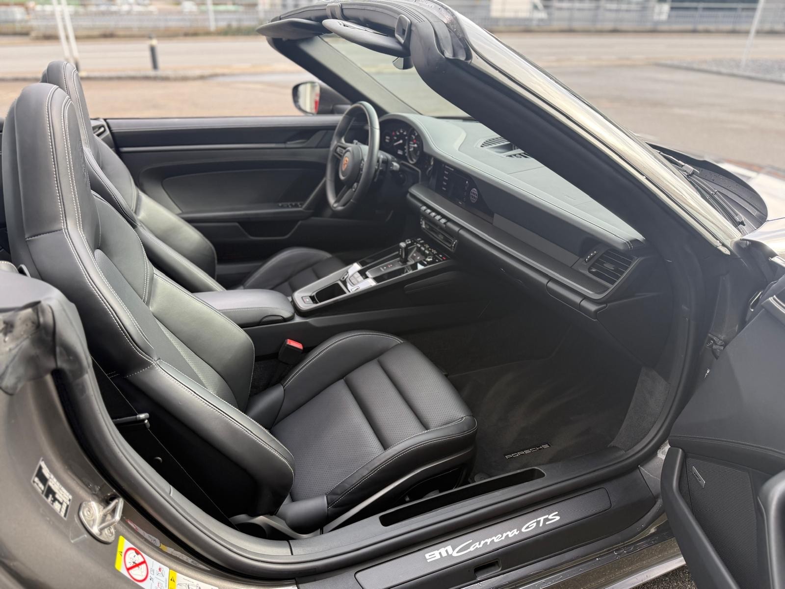 PORSCHE 911 Carrera GTS Cabriolet PDK-image-9