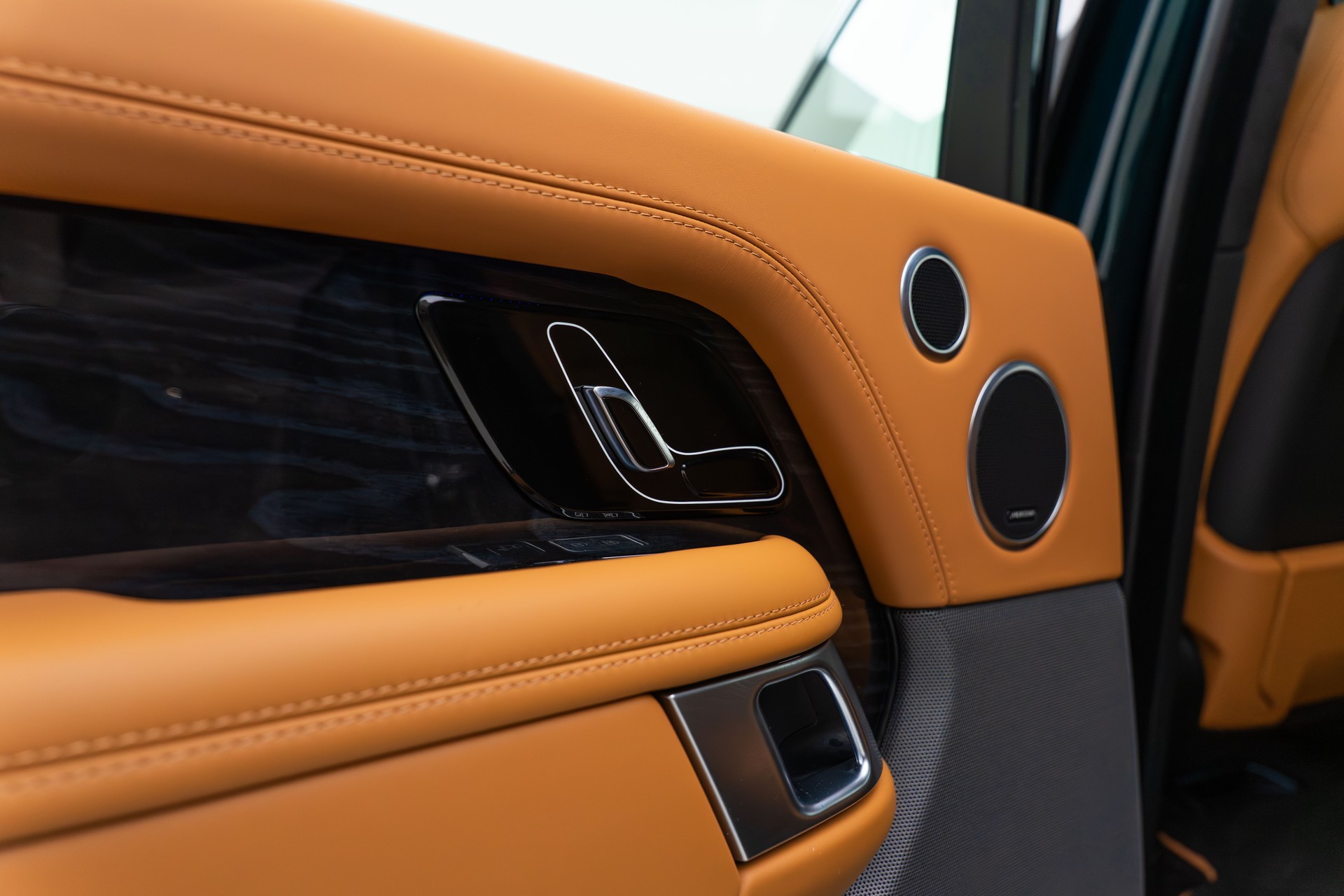 LAND ROVER Range Rover 5.0 V8 SC Autobiography-image-18