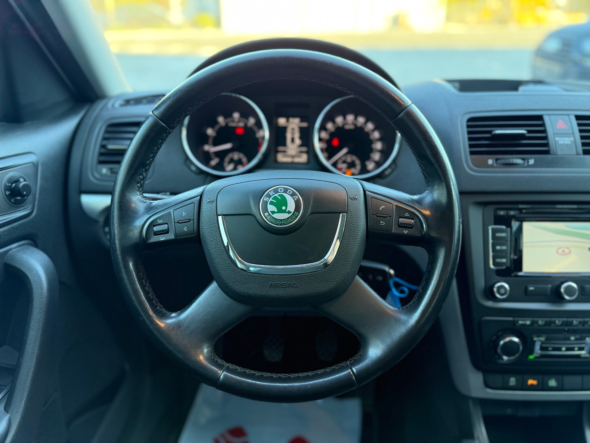 SKODA Yeti 1.8 TSI Elegance 4x4-image-14
