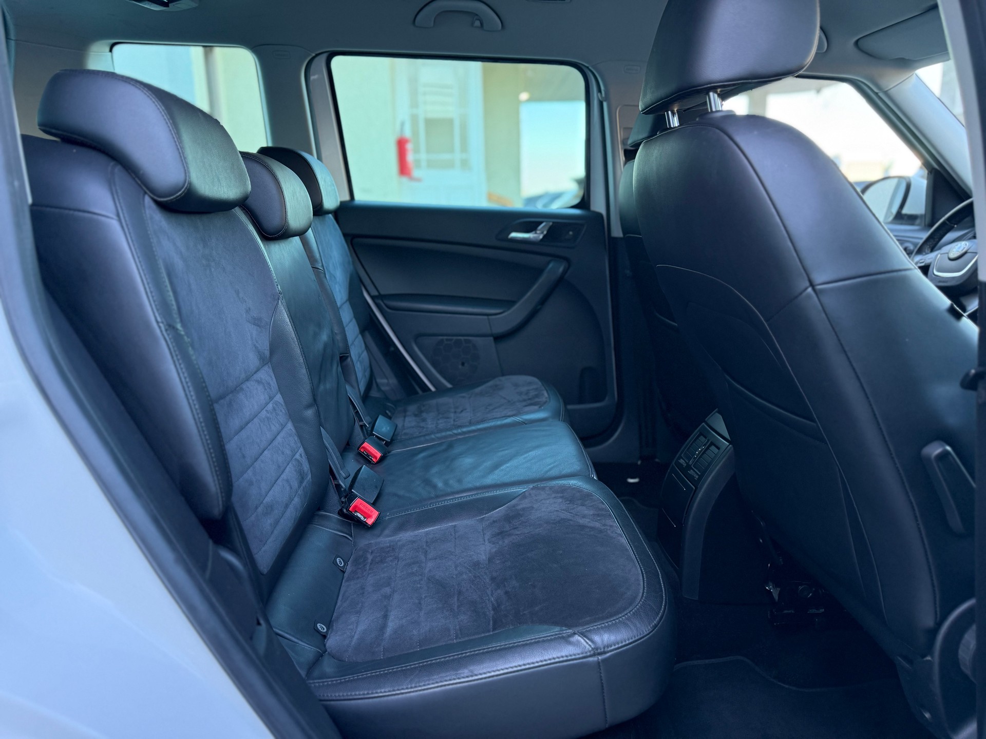 SKODA Yeti 1.8 TSI Elegance 4x4-image-11