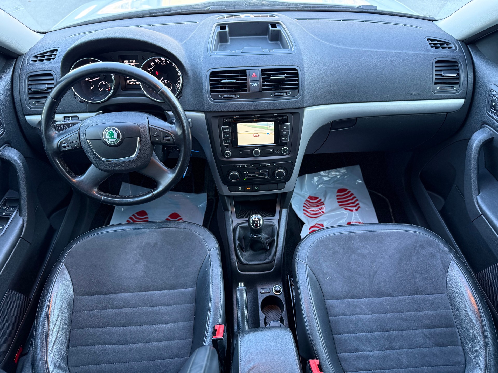 SKODA Yeti 1.8 TSI Elegance 4x4-image-10