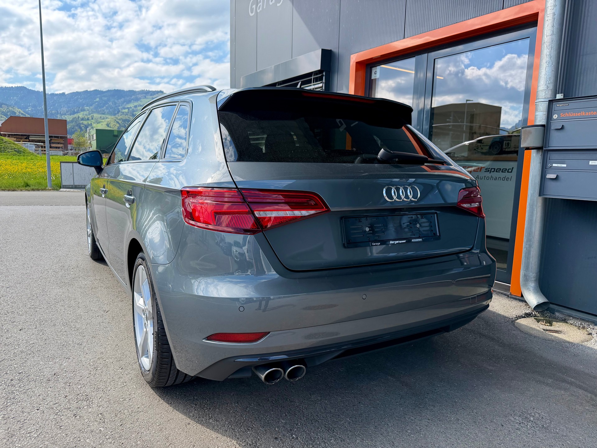 AUDI A3 Sportback 35 TDI Sport S-tronic-showroom-element-2
