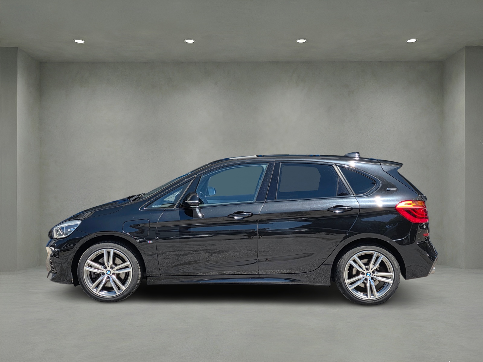 BMW 225xe iPerformance Active Tourer Steptronic M Sport-showroom-element-2