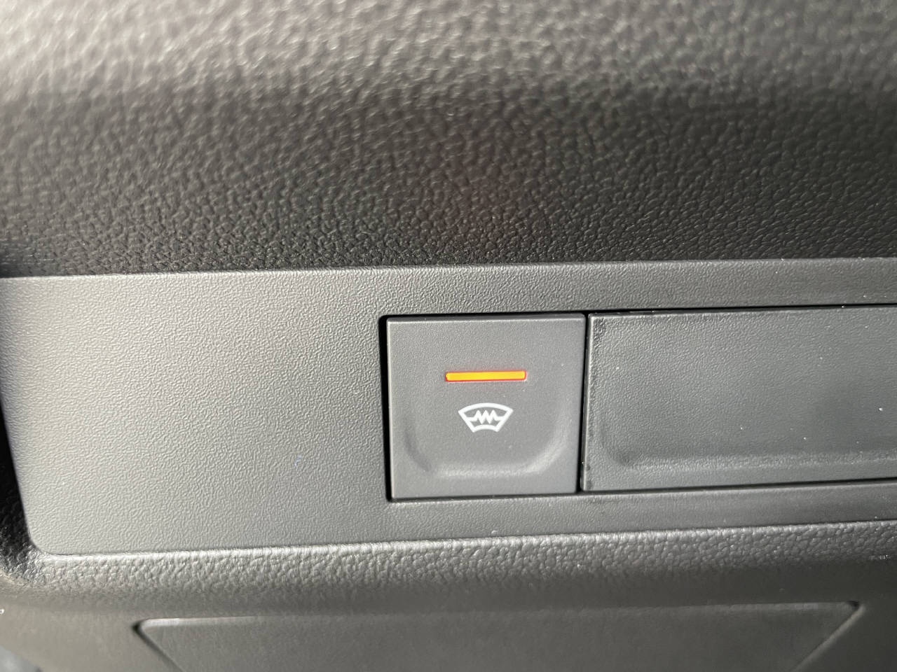RENAULT Captur 1.3 TCe 140 Initiale EDC-image-13