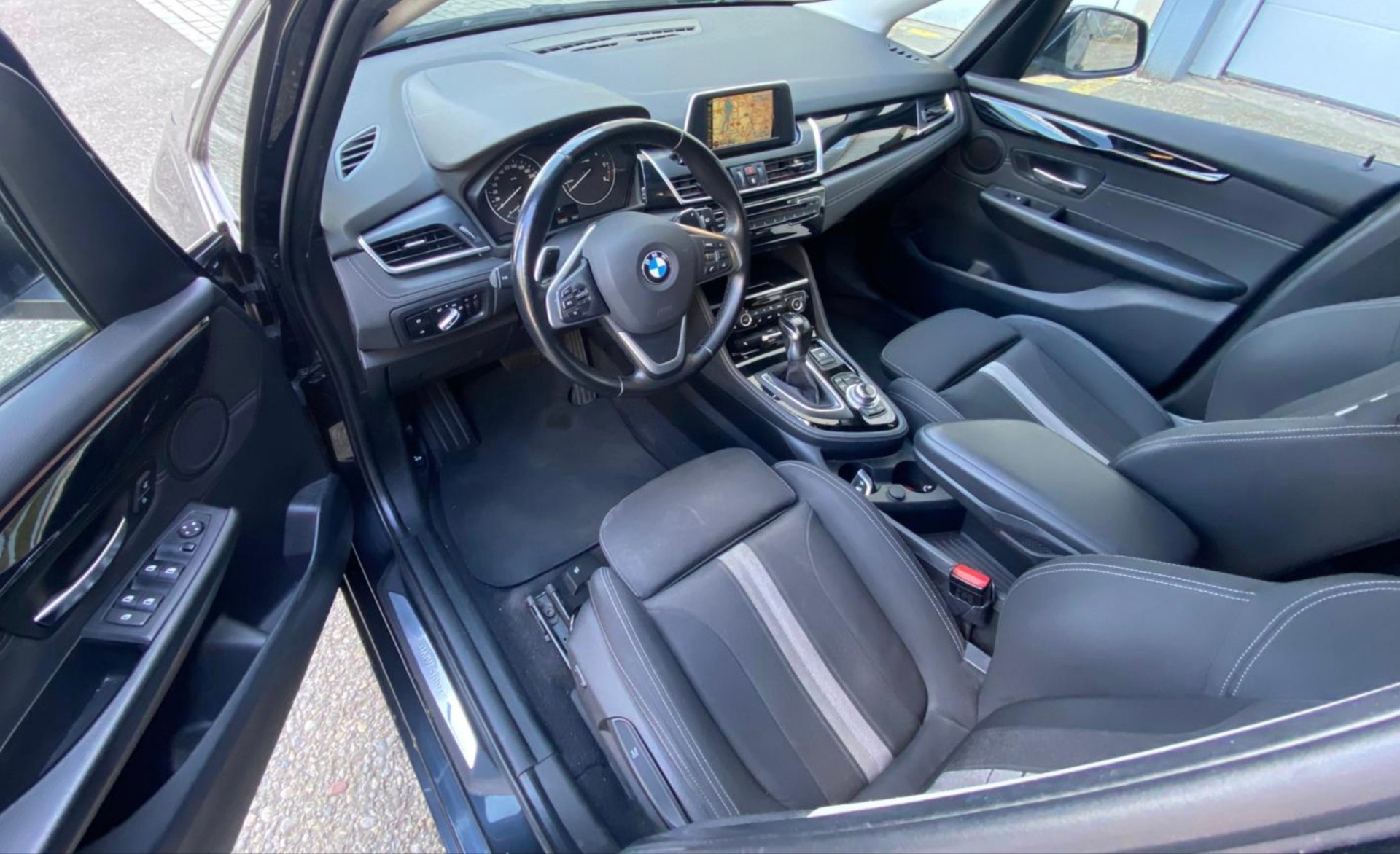 BMW 218d Active Tourer Steptronic-image-9