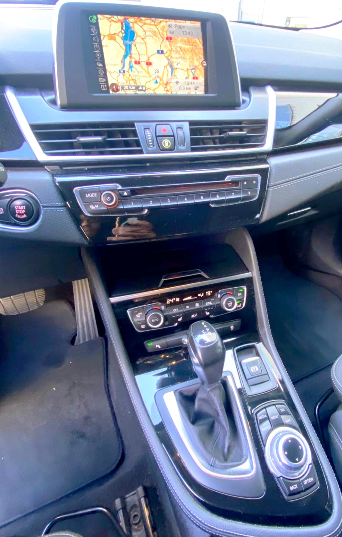 BMW 218d Active Tourer Steptronic-image-8