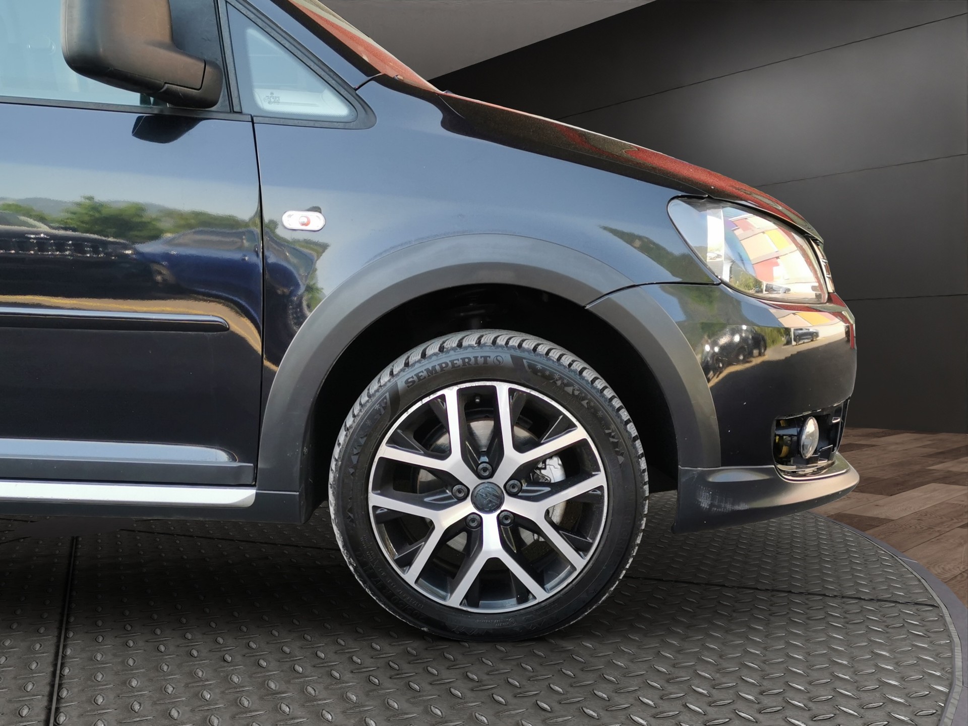 VW CaddyCross Tramp 2.0 TDI 4Motion-showroom-element-3