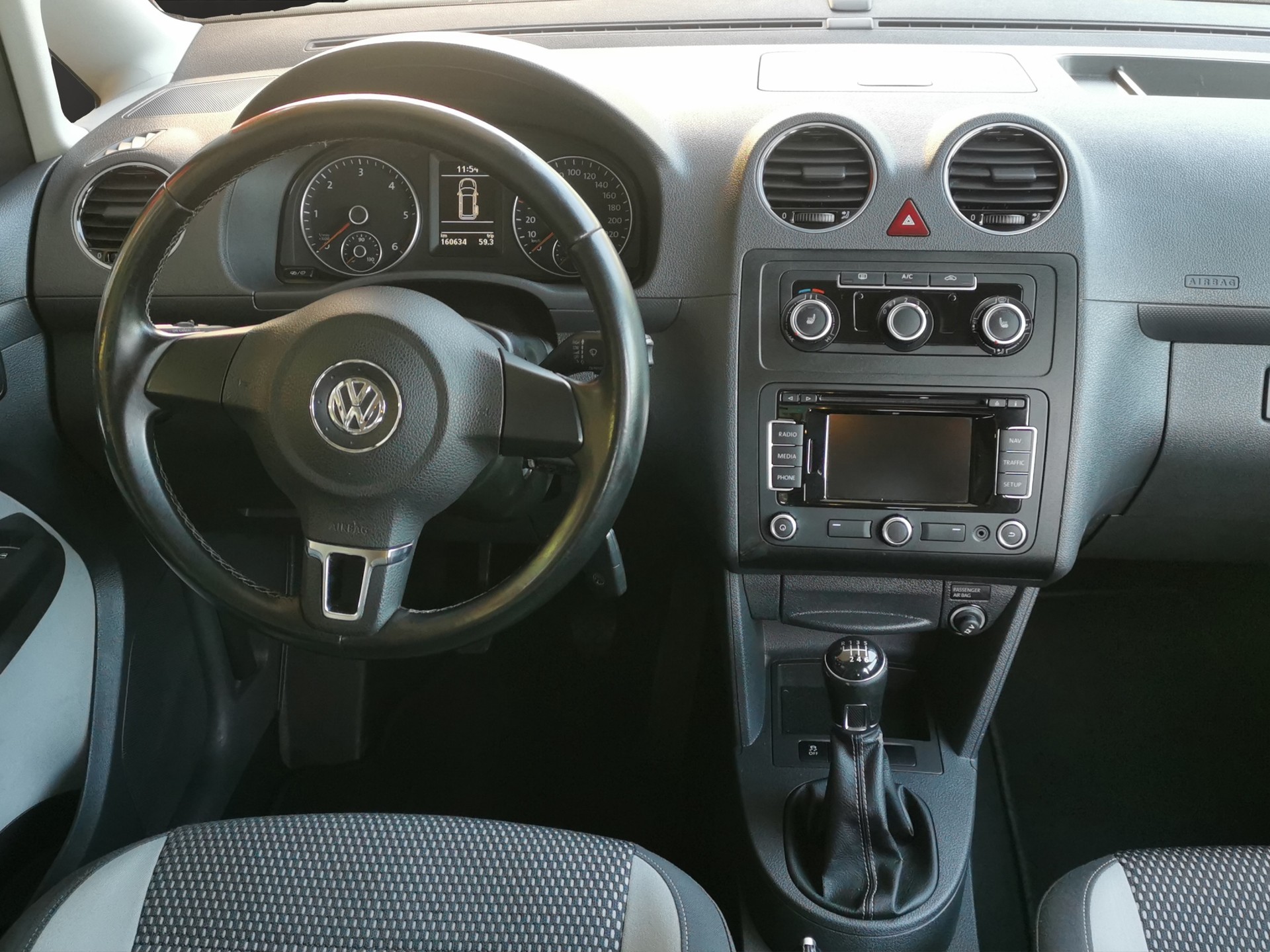 VW CaddyCross Tramp 2.0 TDI 4Motion-image-16