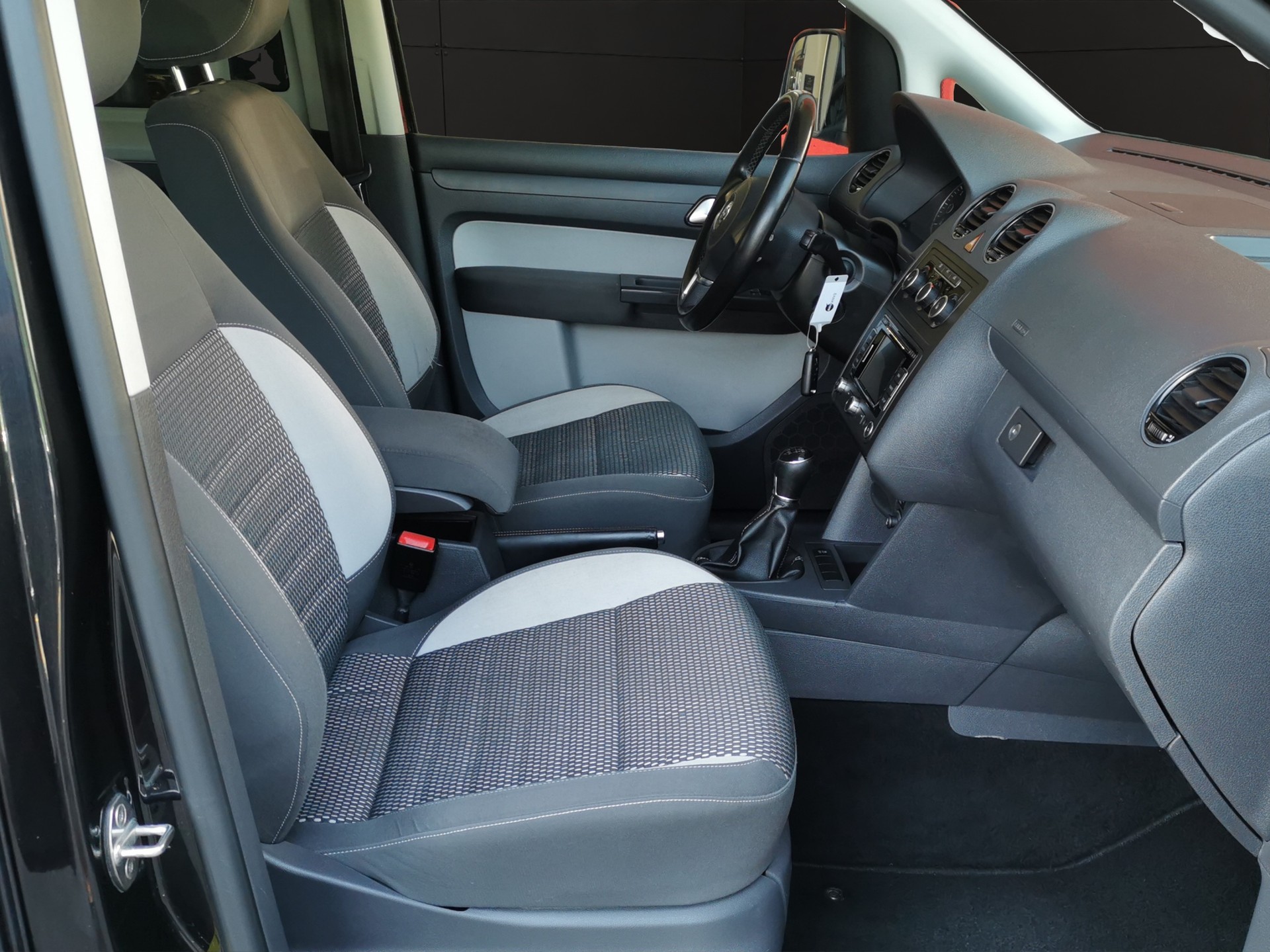VW CaddyCross Tramp 2.0 TDI 4Motion-image-14