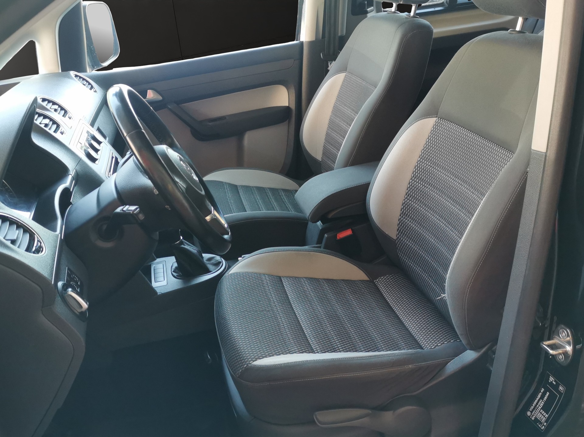 VW CaddyCross Tramp 2.0 TDI 4Motion-image-11
