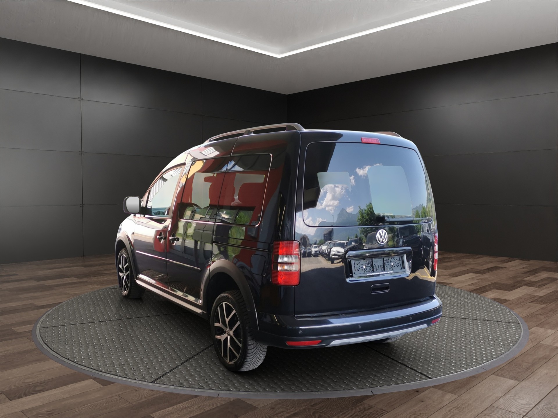 VW CaddyCross Tramp 2.0 TDI 4Motion-image-6