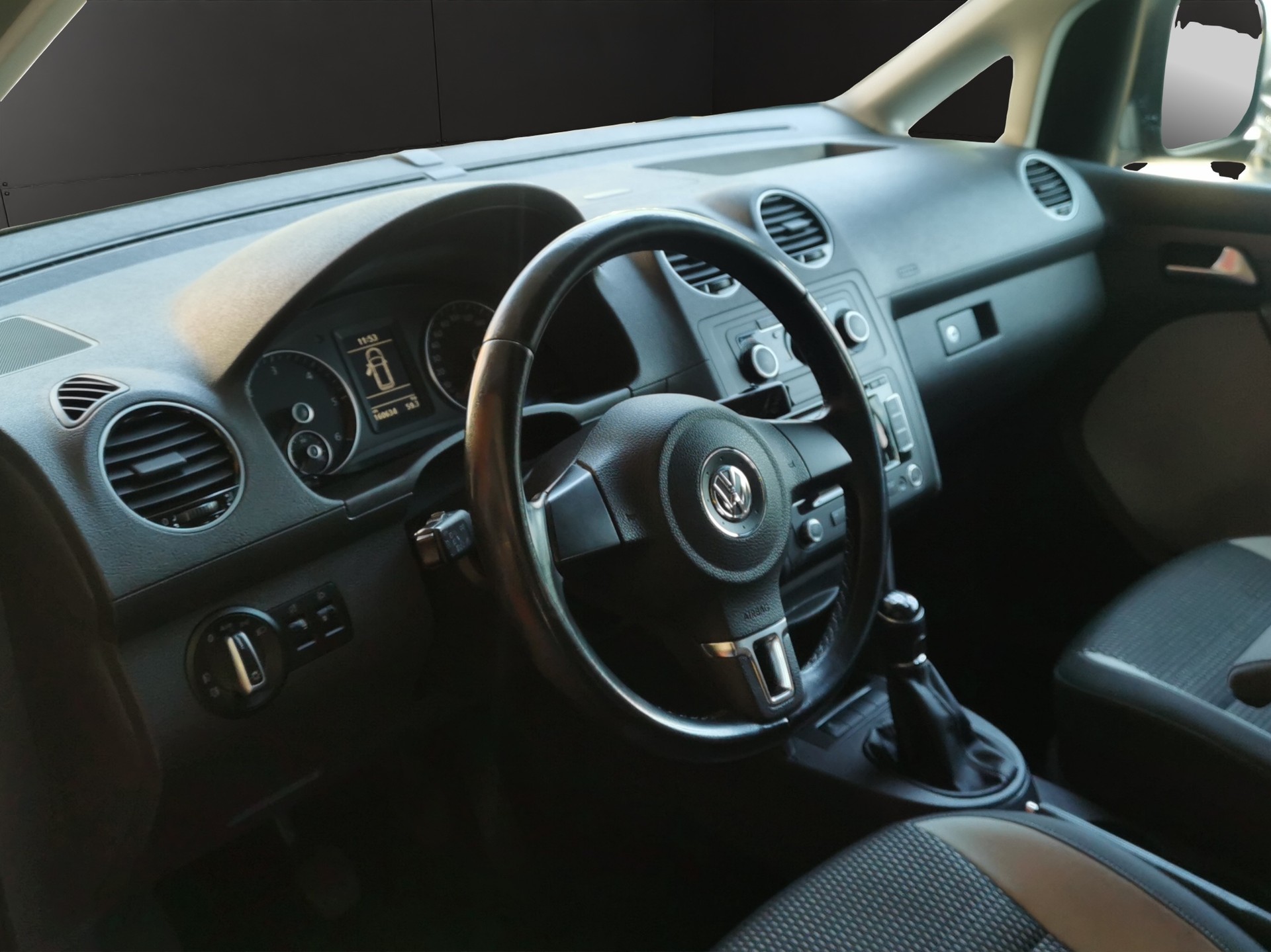 VW CaddyCross Tramp 2.0 TDI 4Motion-image-9