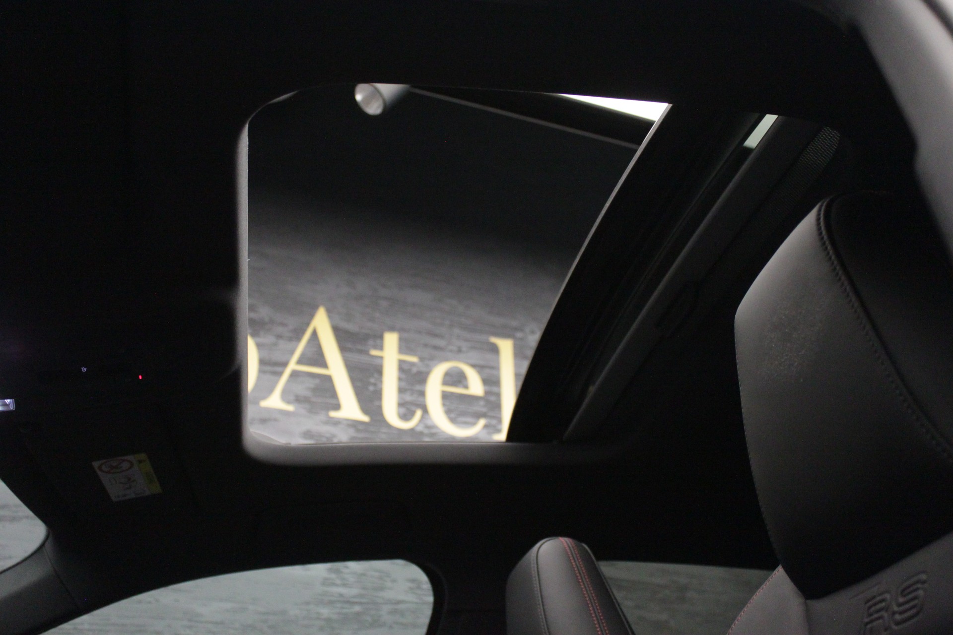 AUDI RS3 Sportback 2.5 TSI quattro S-tronic-image-14