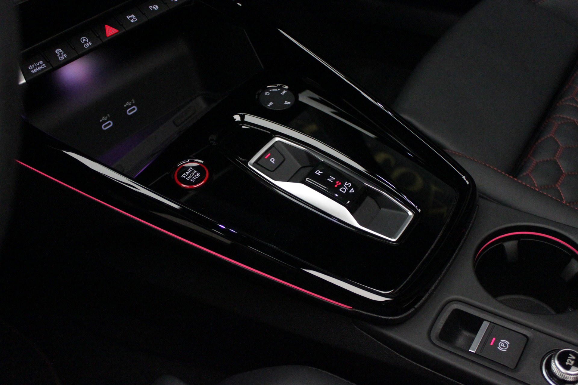 AUDI RS3 Sportback 2.5 TSI quattro S-tronic-image-22
