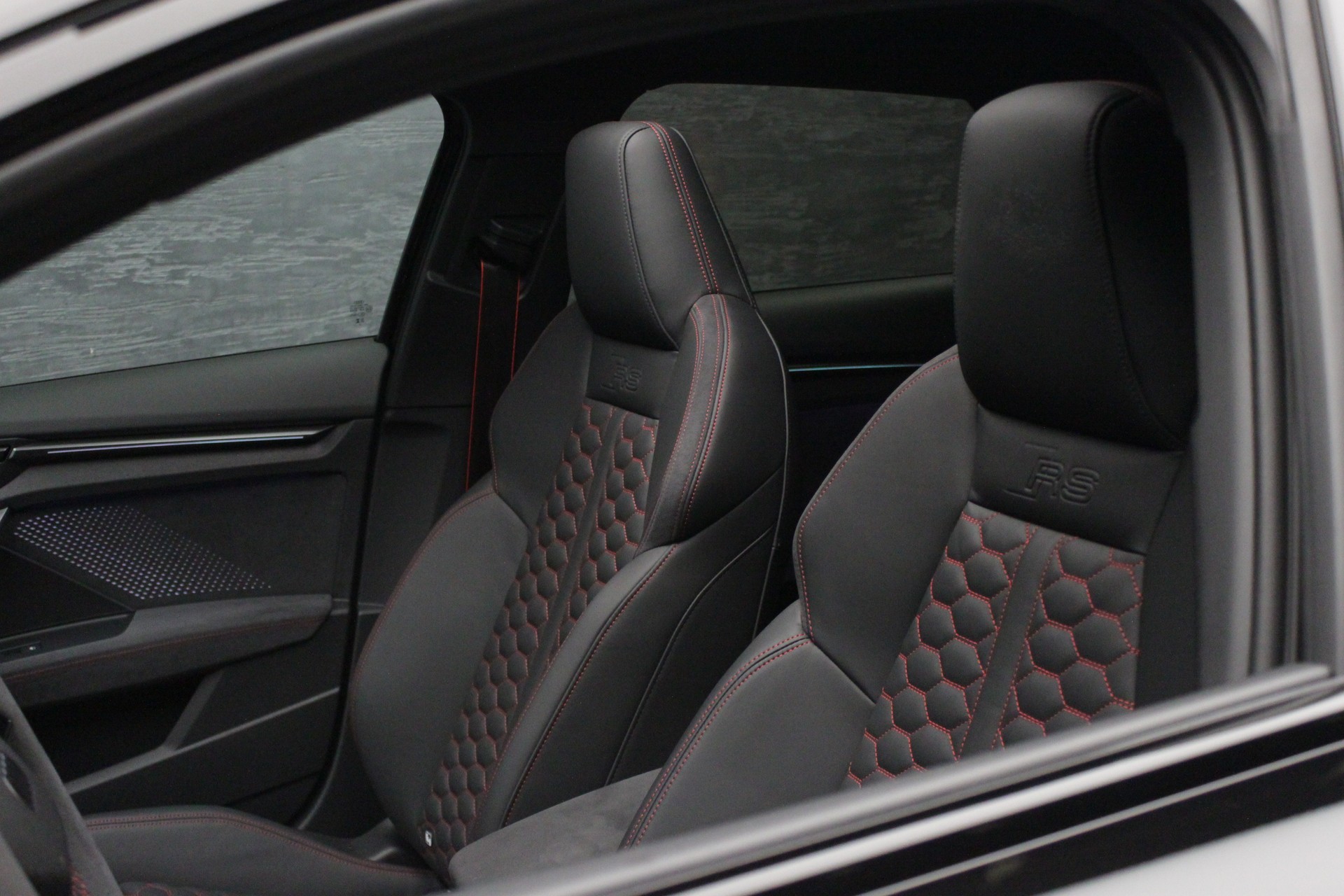 AUDI RS3 Sportback 2.5 TSI quattro S-tronic-image-16