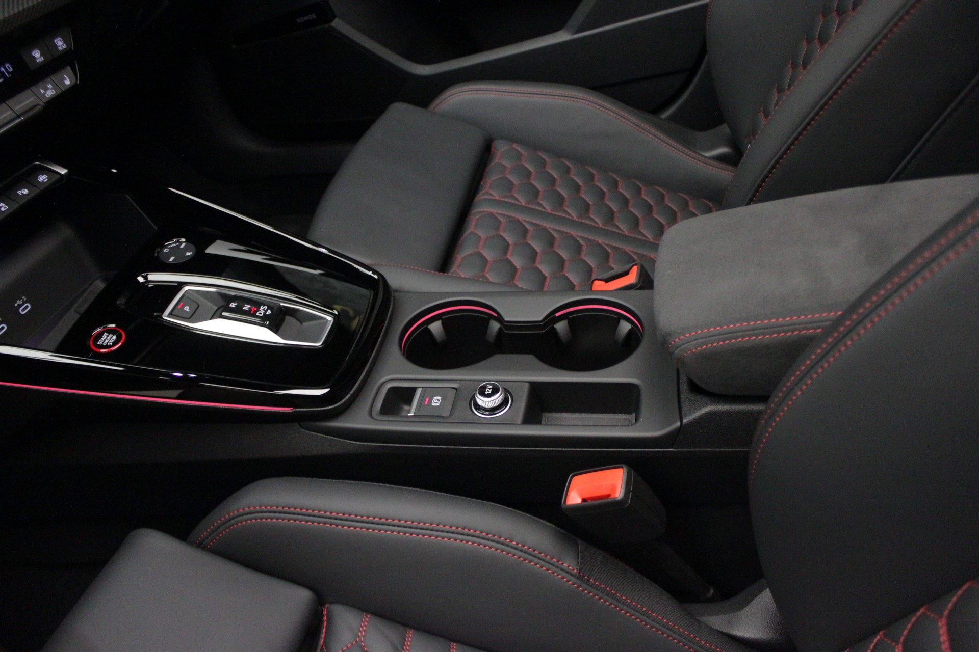 AUDI RS3 Sportback 2.5 TSI quattro S-tronic-image-17