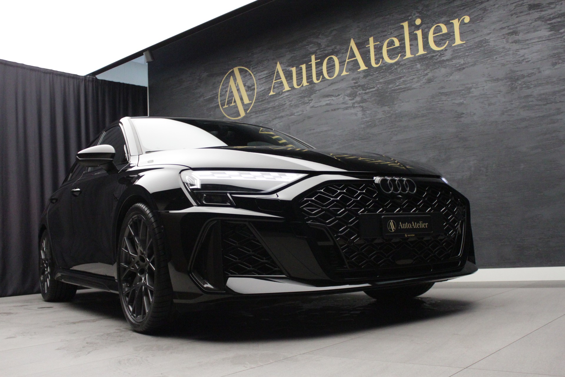 AUDI RS3 Sportback 2.5 TSI quattro S-tronic-image-4