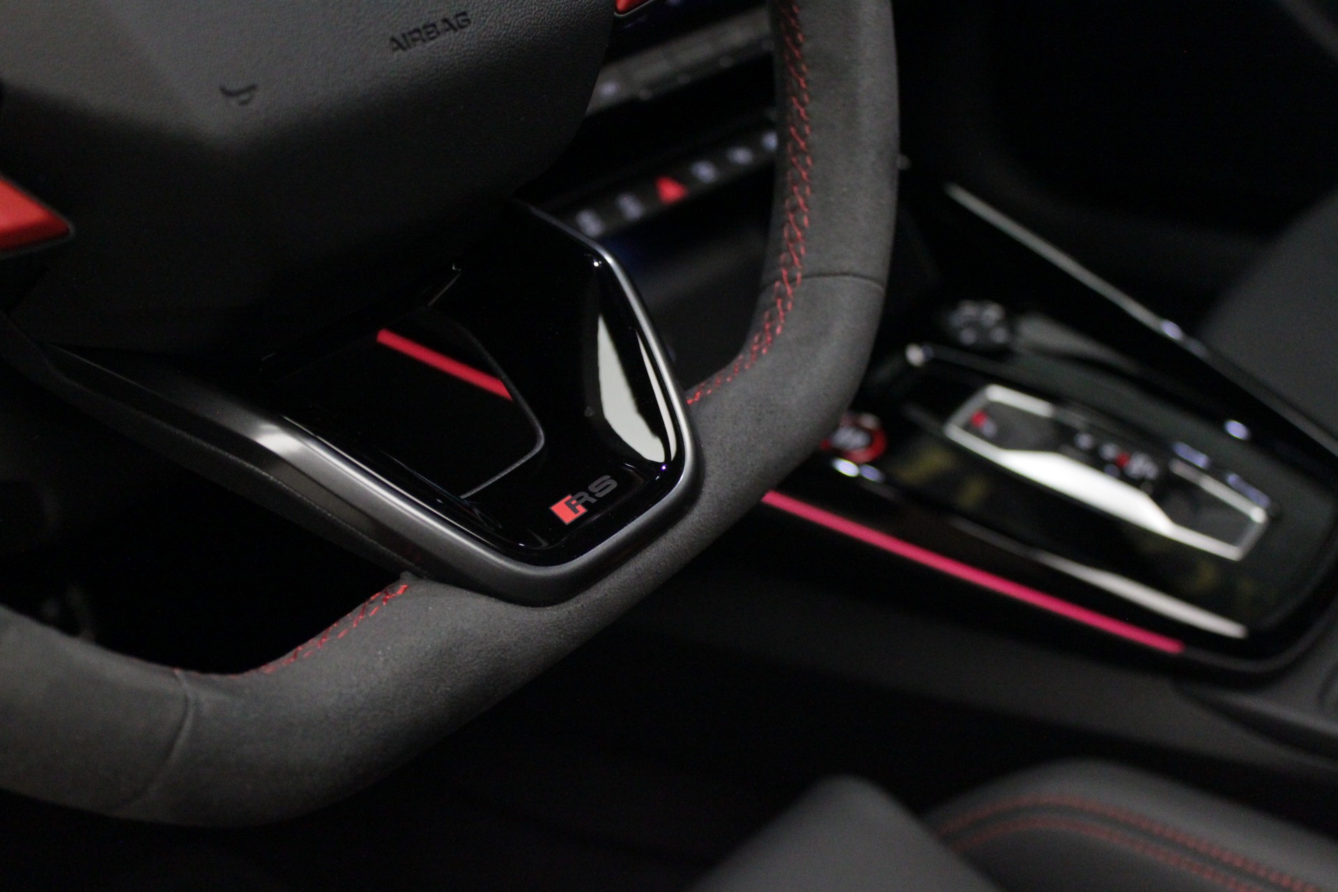 AUDI RS3 Sportback 2.5 TSI quattro S-tronic-image-24