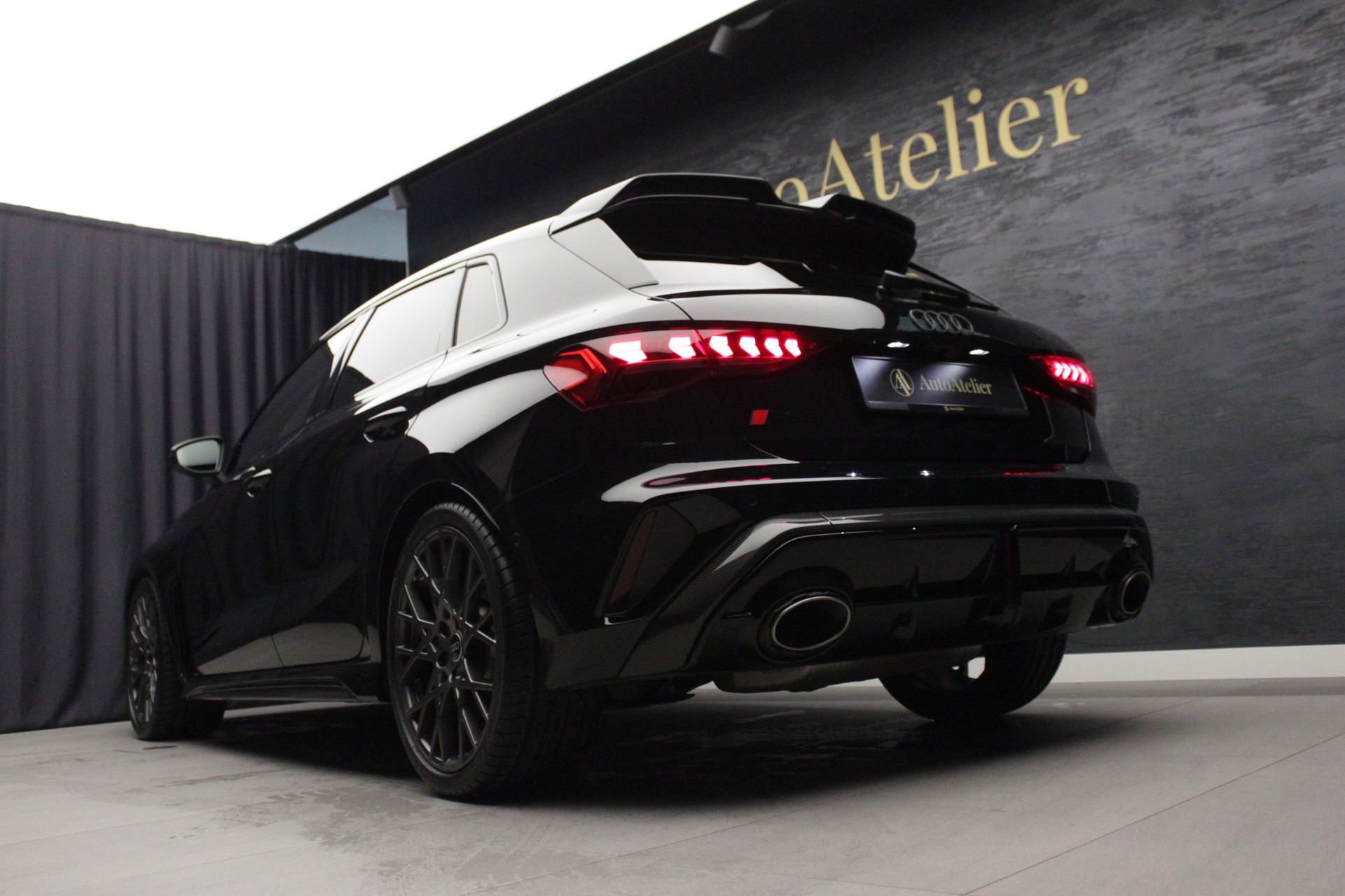 AUDI RS3 Sportback 2.5 TSI quattro S-tronic-image-9