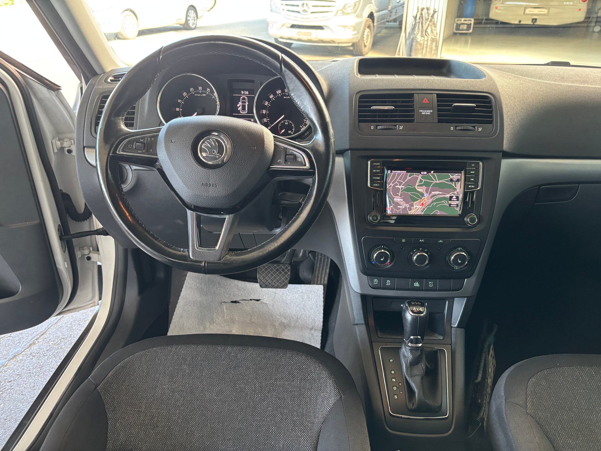 SKODA Yeti 2.0 TDI Outdoor Swiss Joy 4x4 DSG mit AHK-image-4