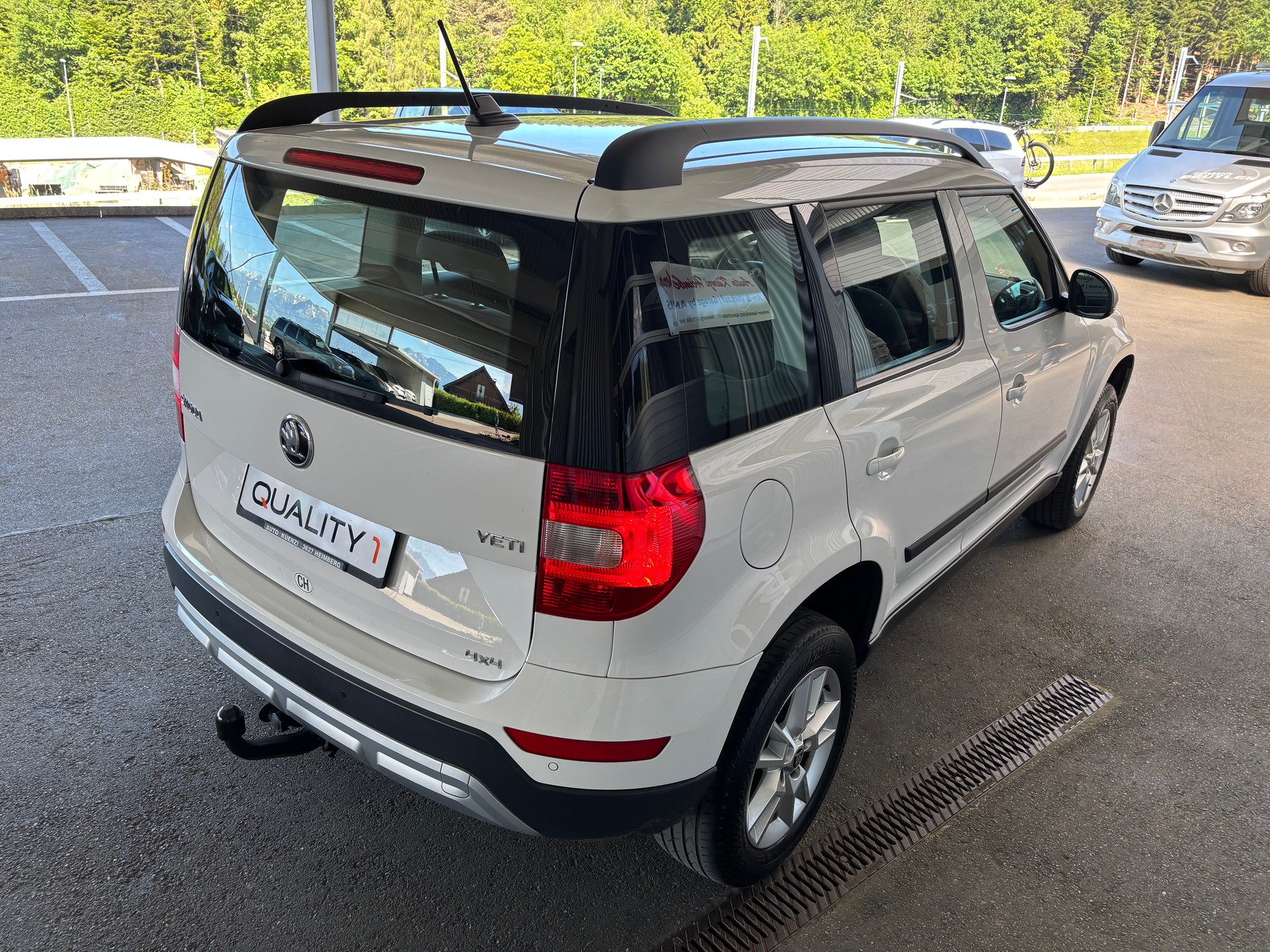 SKODA Yeti 2.0 TDI Outdoor Swiss Joy 4x4 DSG mit AHK-showroom-element-3