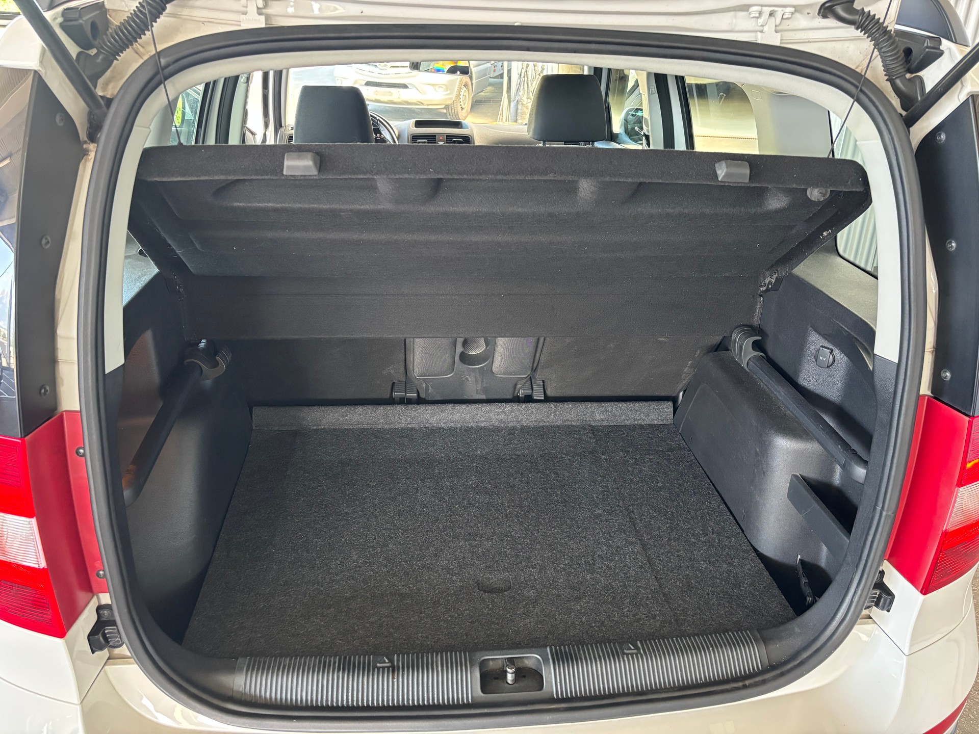 SKODA Yeti 2.0 TDI Outdoor Swiss Joy 4x4 DSG mit AHK-image-8