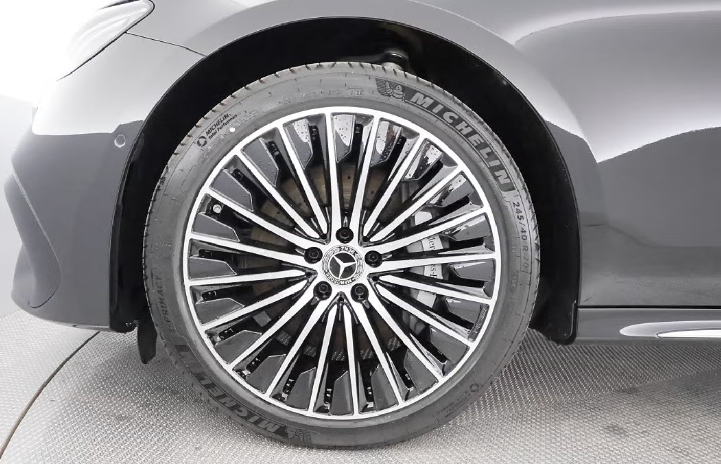 MERCEDES-BENZ E 300 de 4Matic EQ Hybrid 9G-Tronic-showroom-element-1