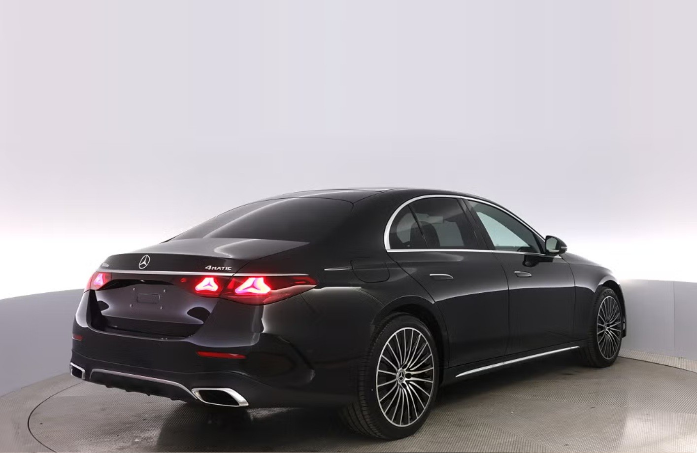 MERCEDES-BENZ E 300 de 4Matic EQ Hybrid 9G-Tronic-showroom-element-3