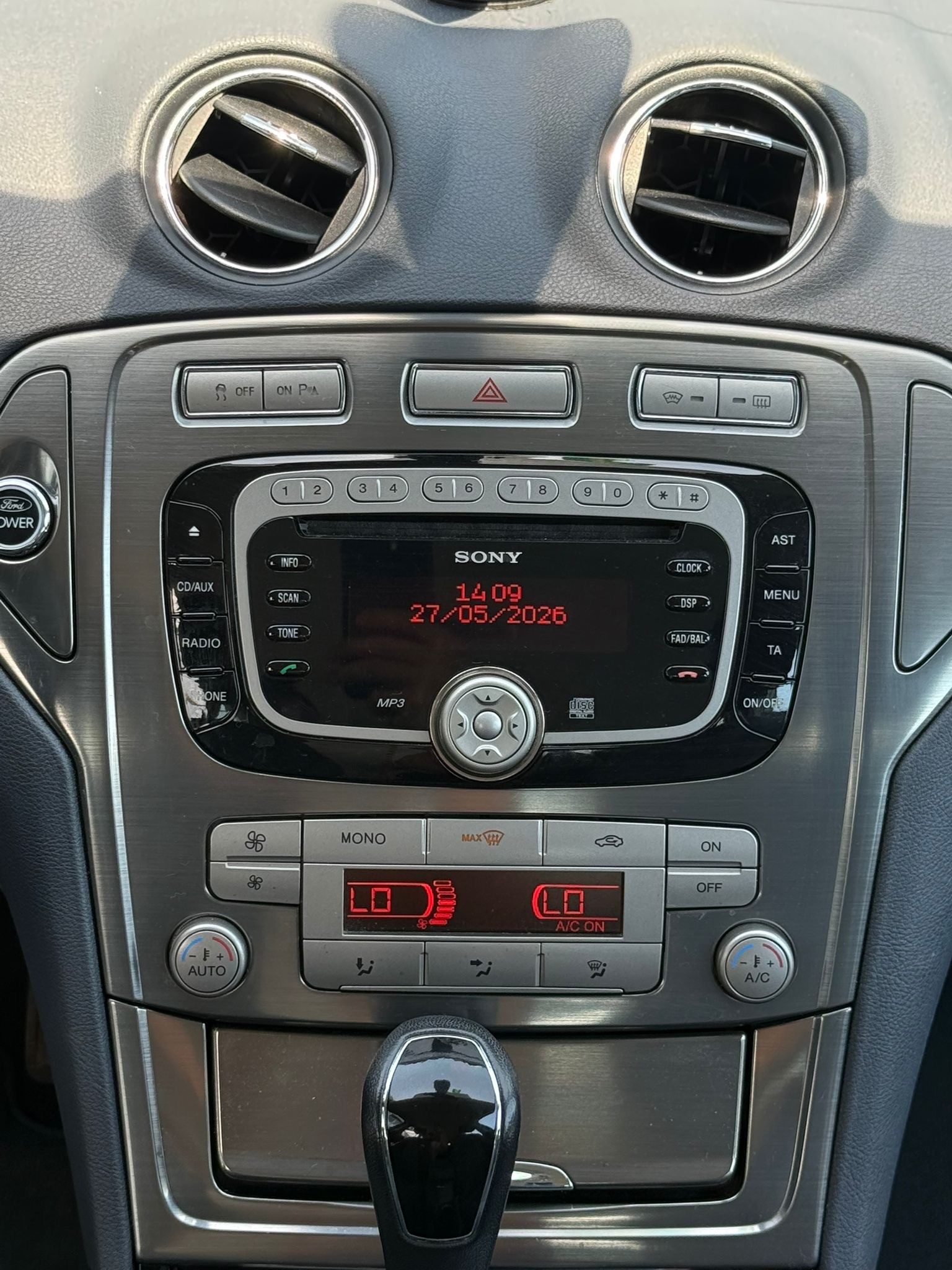 FORD Mondeo 2.0 TDCi 16V Carving Automatic / Anhängerkupplung 2'000kg-image-10