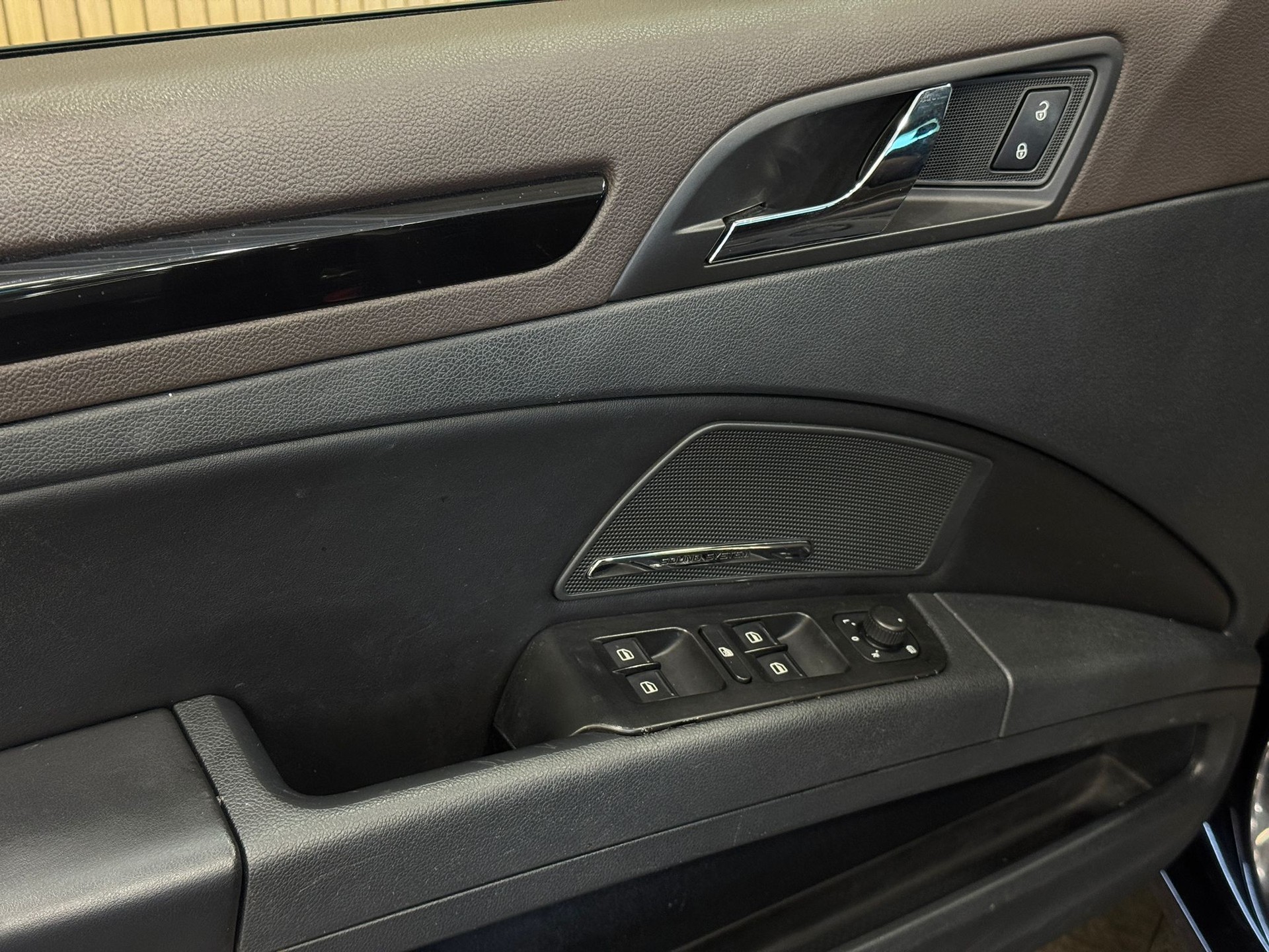 SKODA Superb Combi 2.0 TSI Elegance DSG-image-9