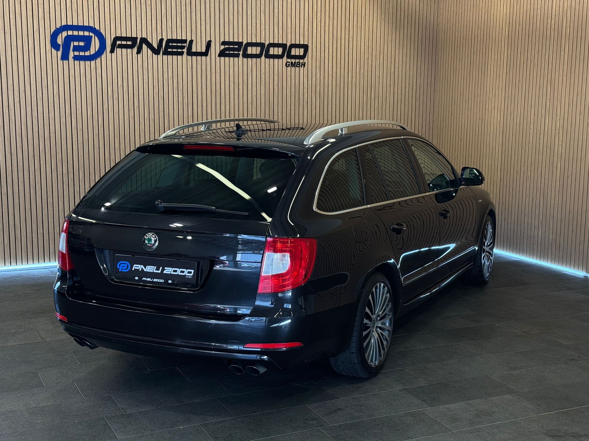 SKODA Superb Combi 2.0 TSI Elegance DSG-image-3