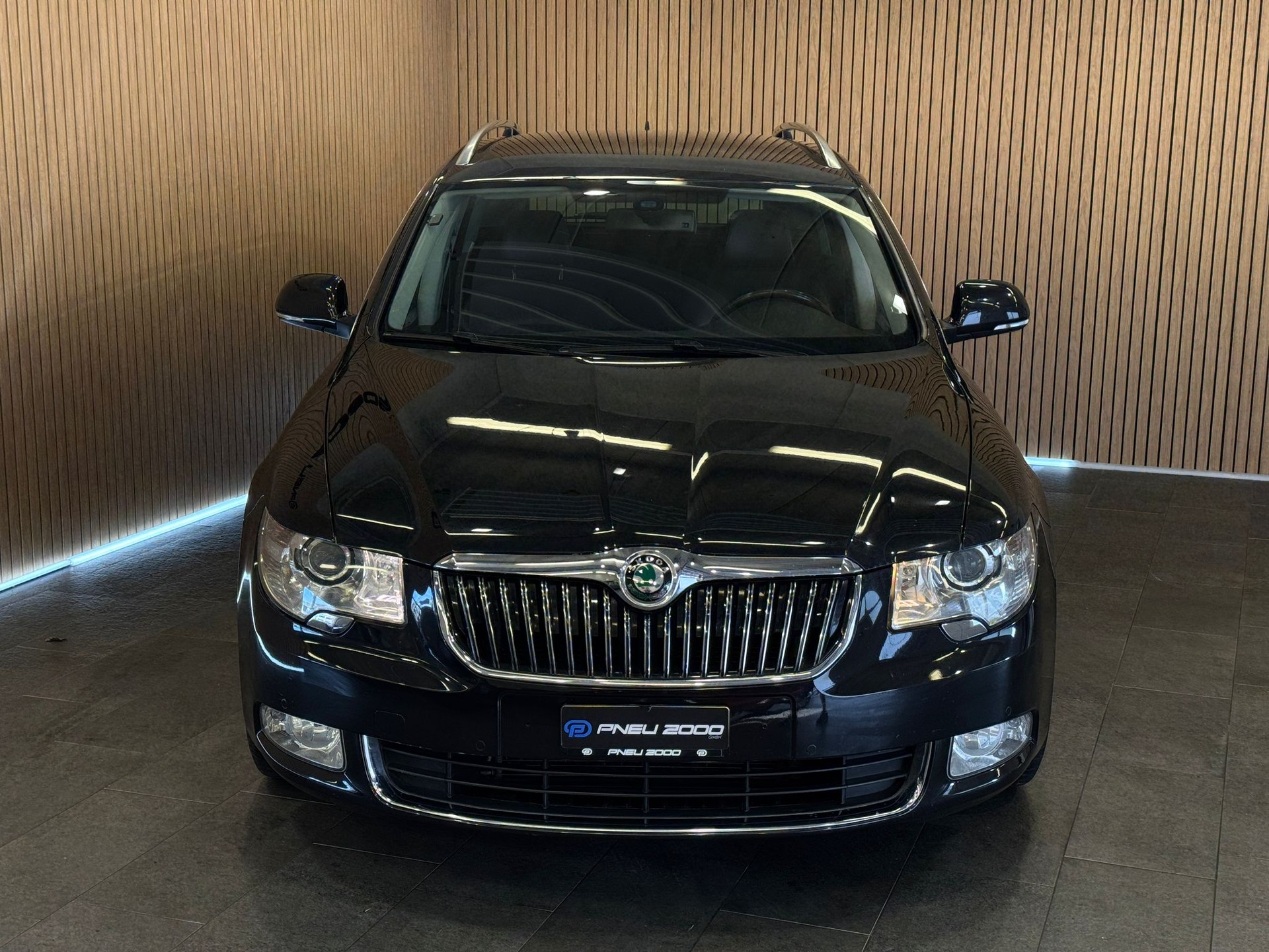 SKODA Superb Combi 2.0 TSI Elegance DSG-image-1