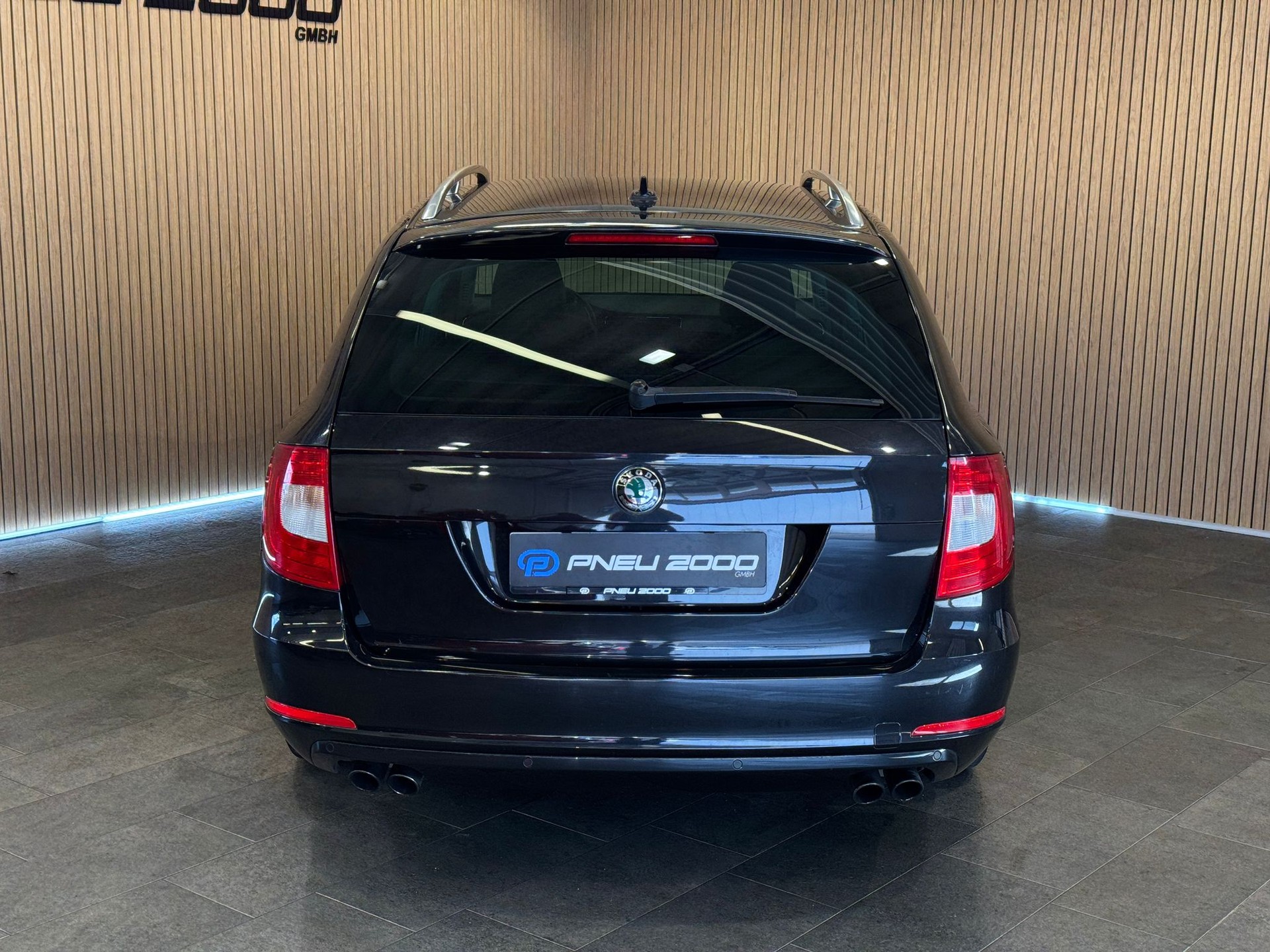 SKODA Superb Combi 2.0 TSI Elegance DSG-image-4