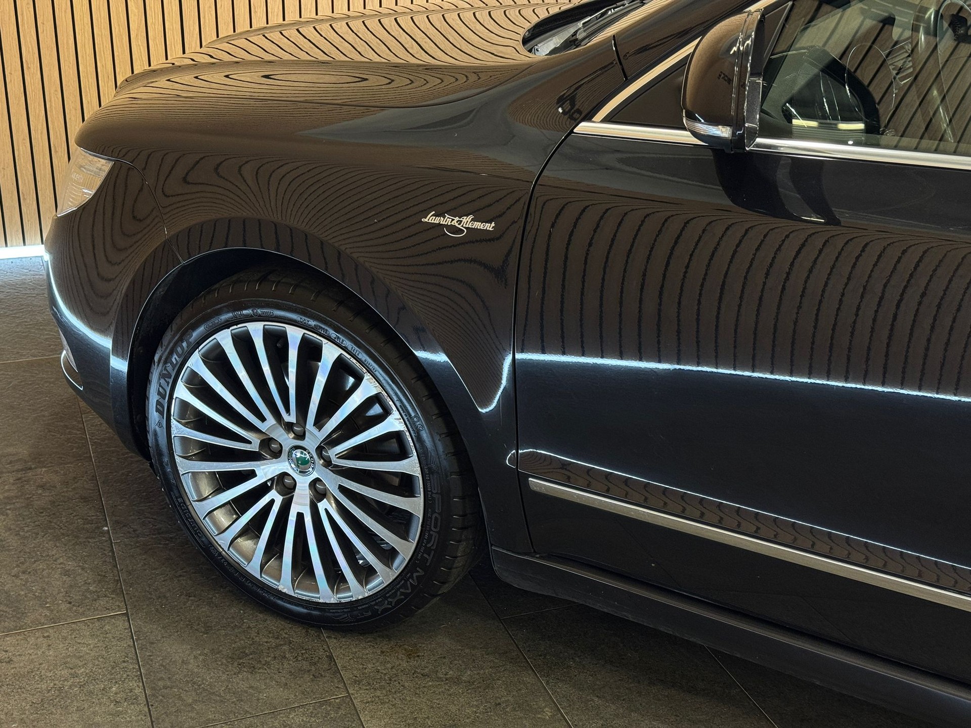 SKODA Superb Combi 2.0 TSI Elegance DSG-image-2